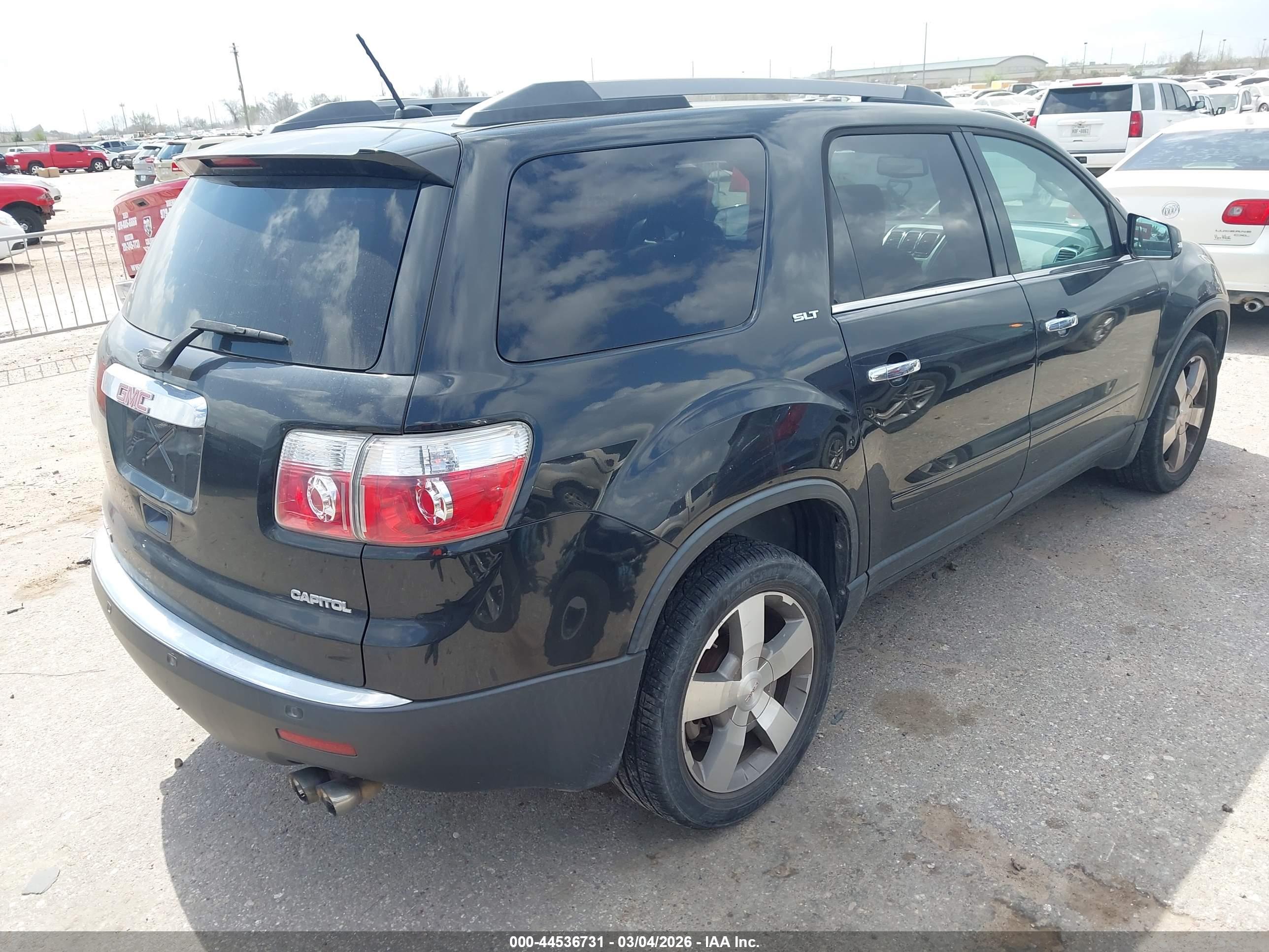 GMC ACADIA image 4