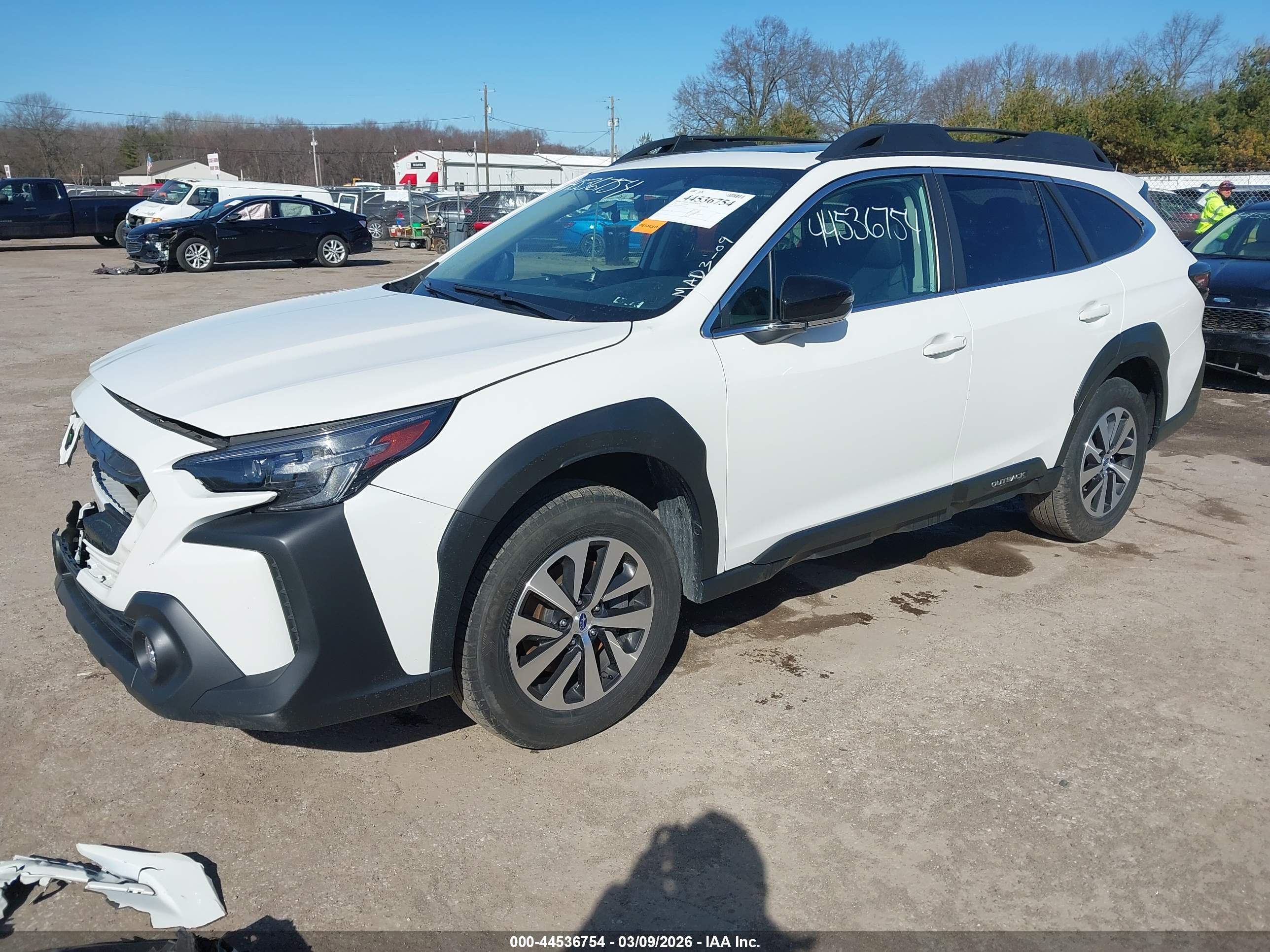 SUBARU OUTBACK image 2