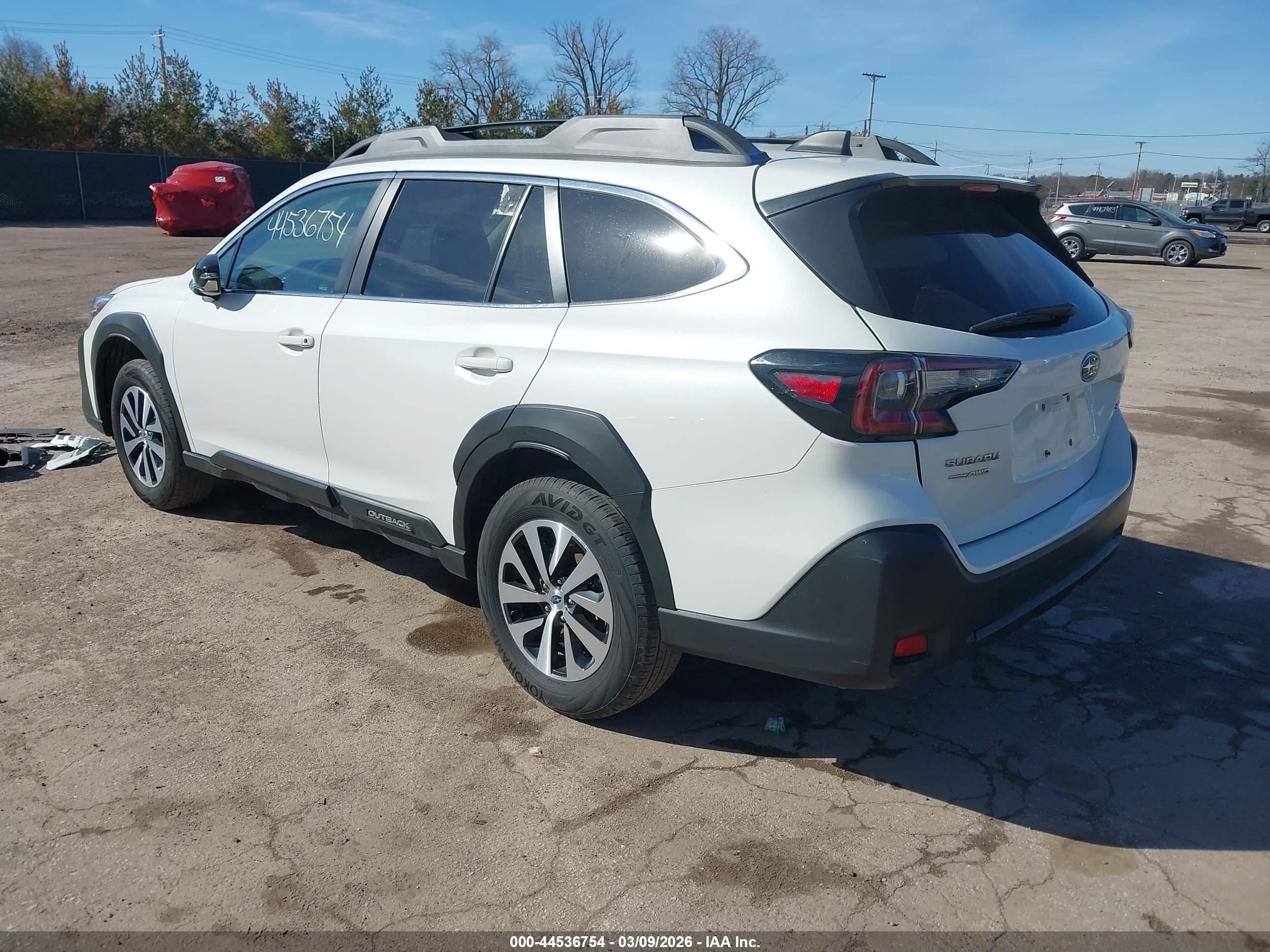 SUBARU OUTBACK image 3