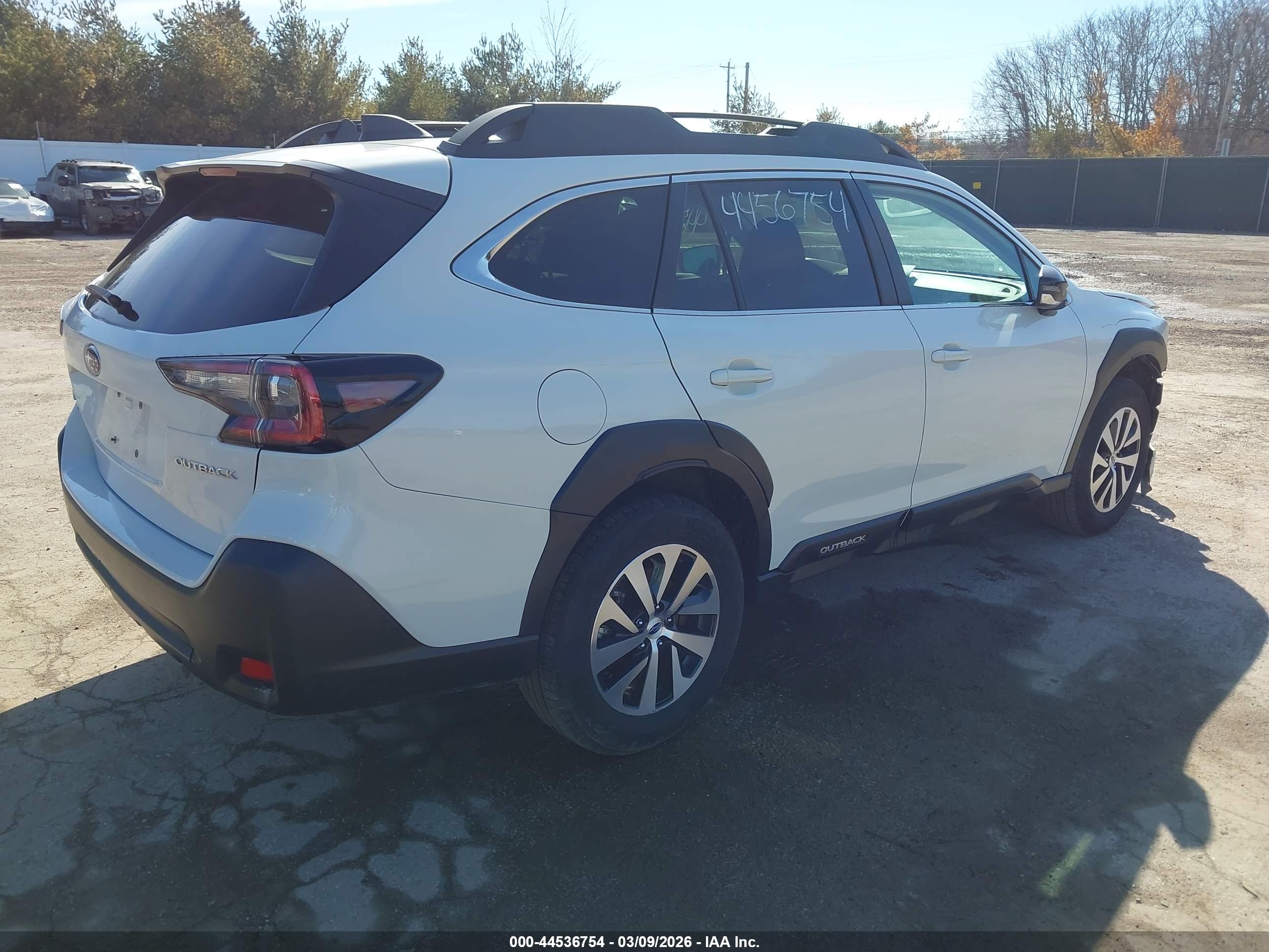 SUBARU OUTBACK image 4