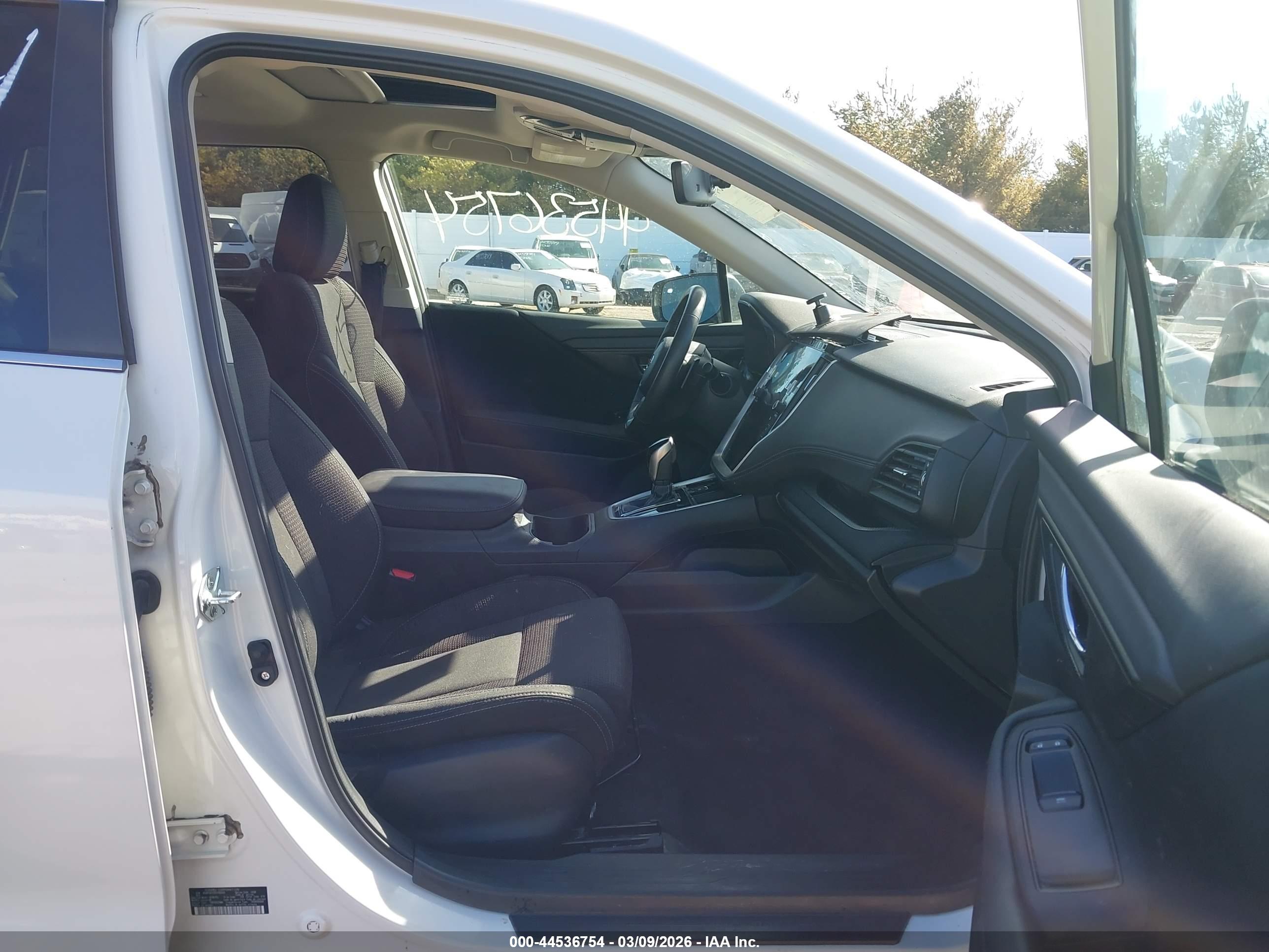 SUBARU OUTBACK image 5