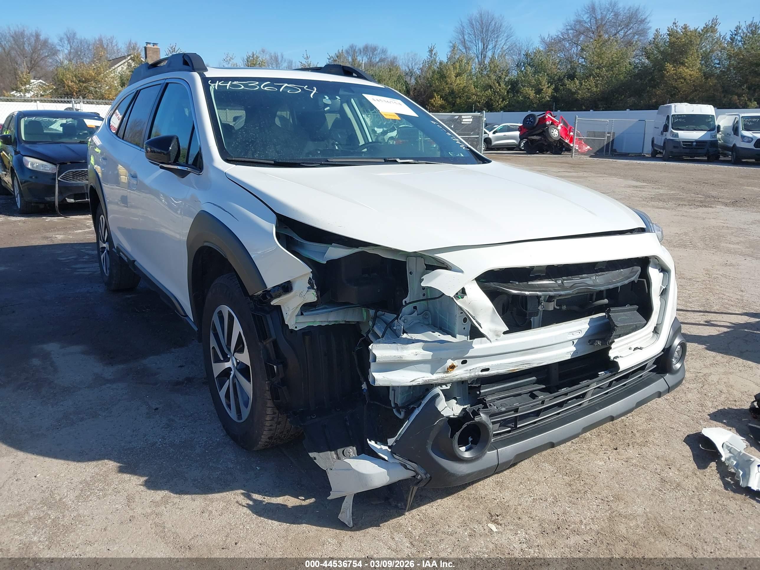 SUBARU OUTBACK image 6