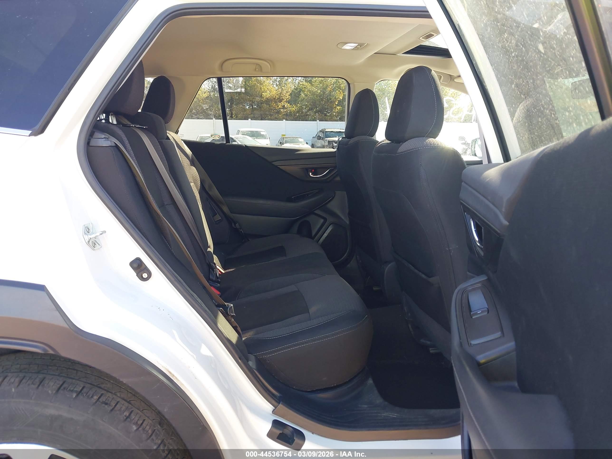 SUBARU OUTBACK image 8