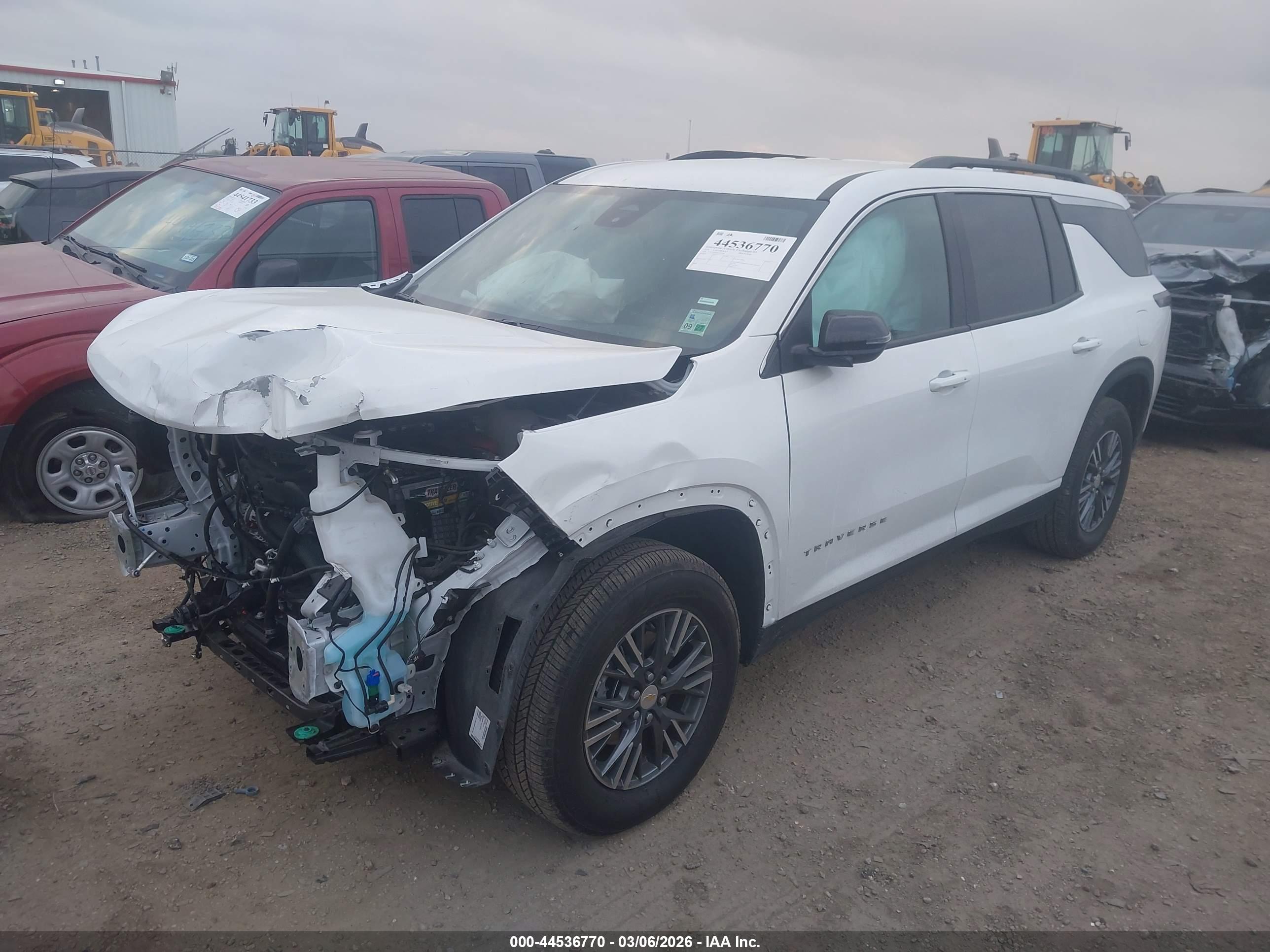 CHEVROLET TRAVERSE image 2