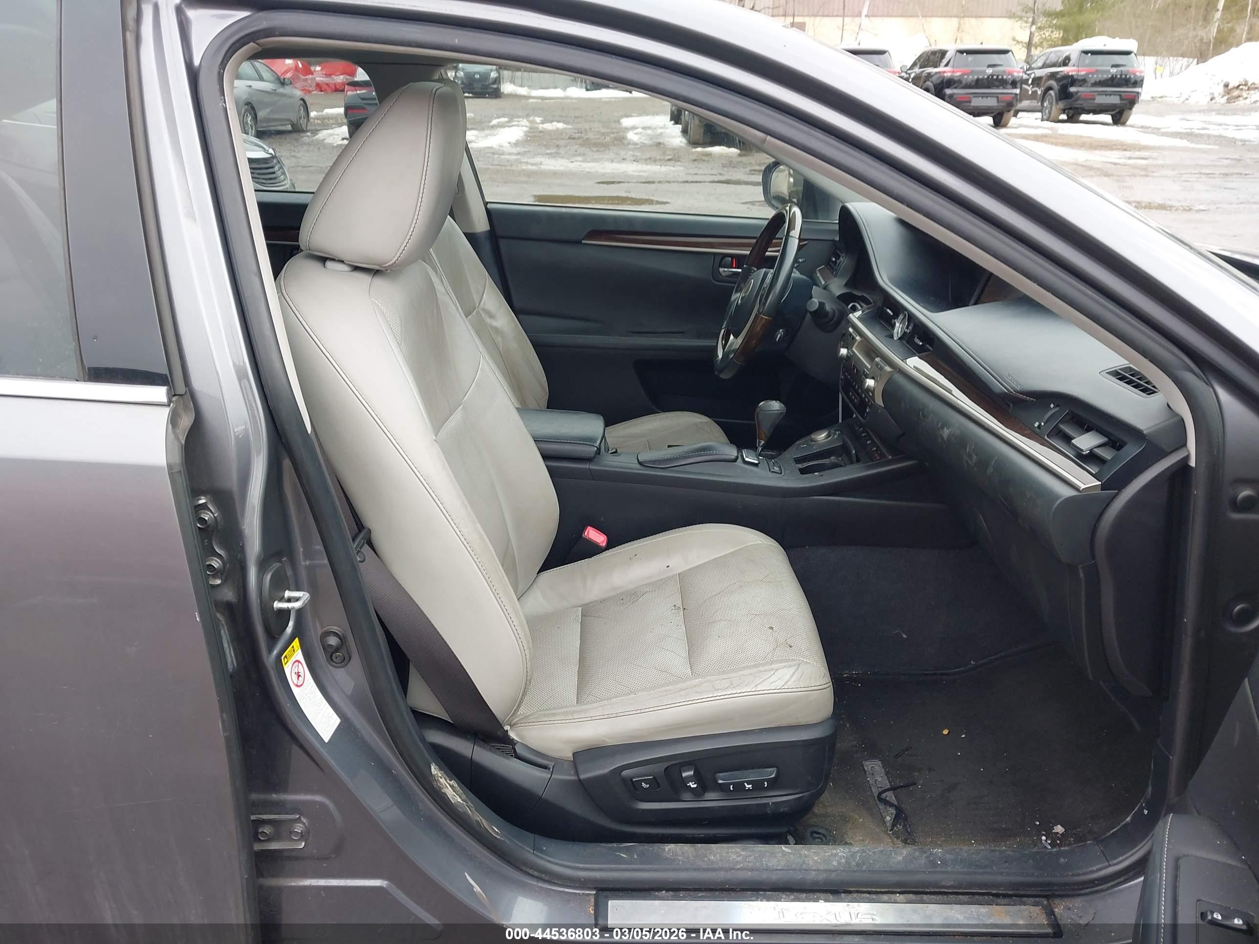 LEXUS ES image 5