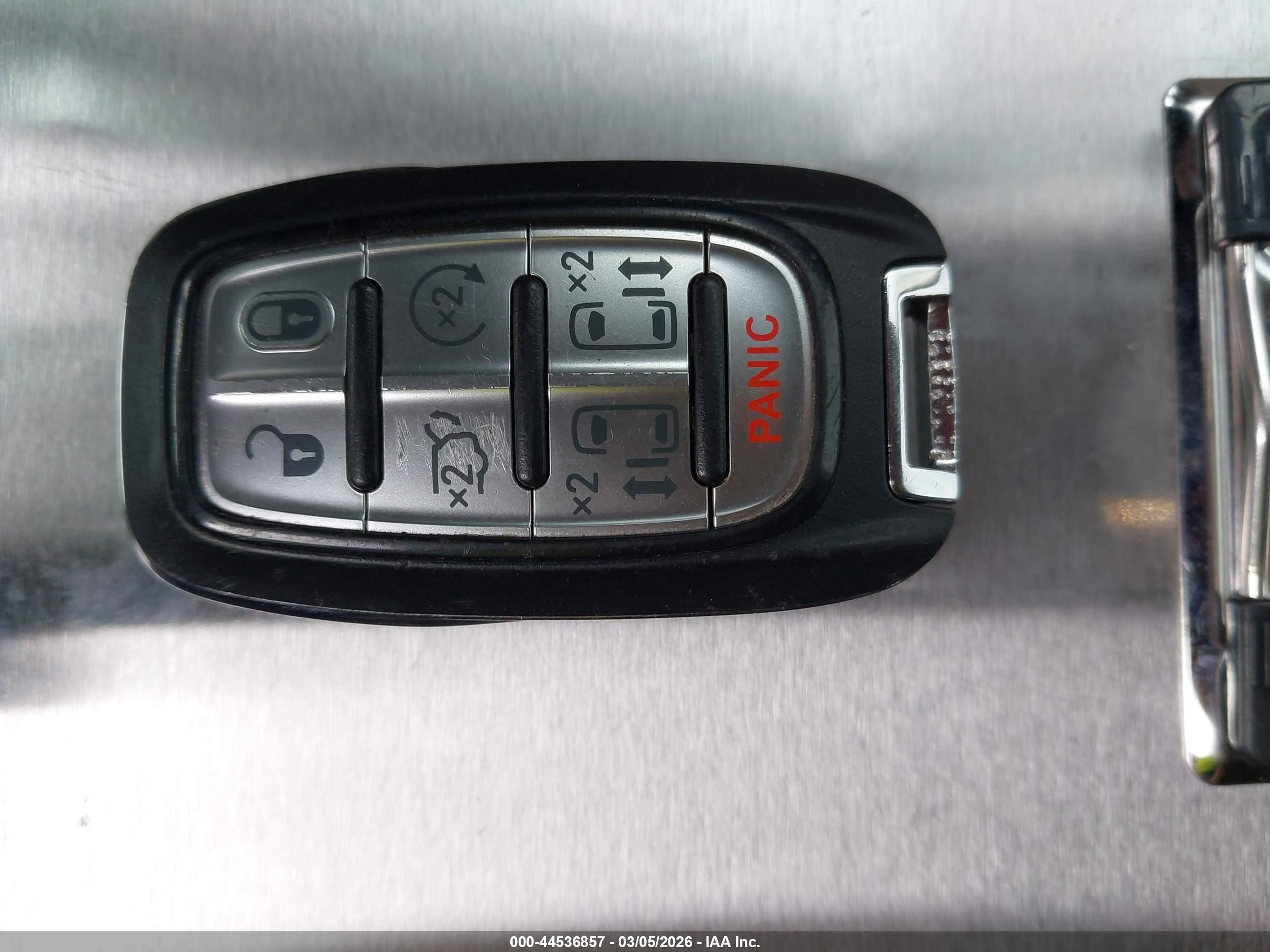CHRYSLER PACIFICA image 11