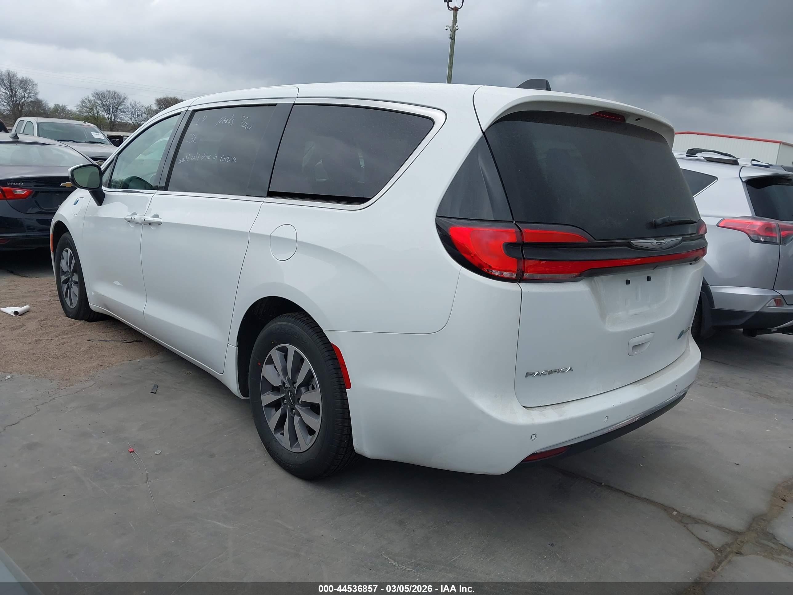 CHRYSLER PACIFICA image 3