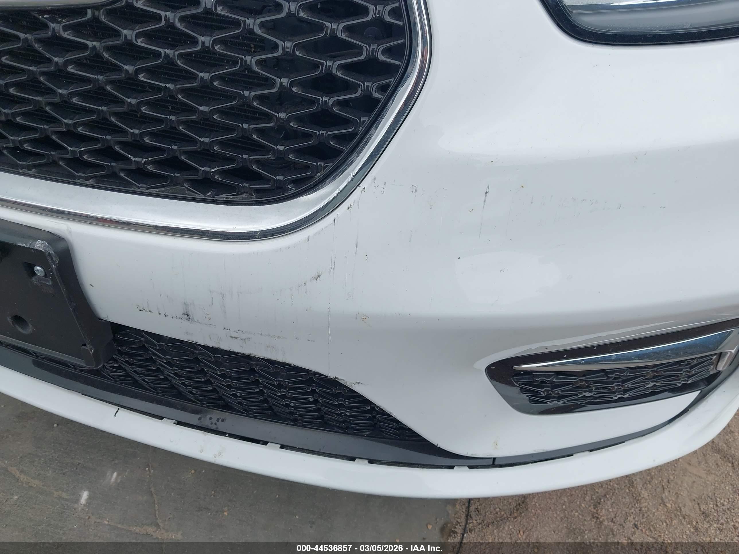 CHRYSLER PACIFICA image 6