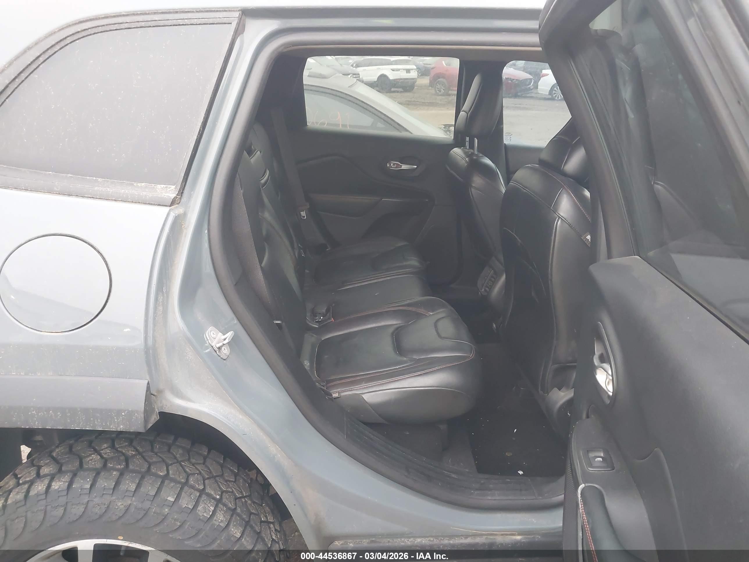 JEEP CHEROKEE image 8