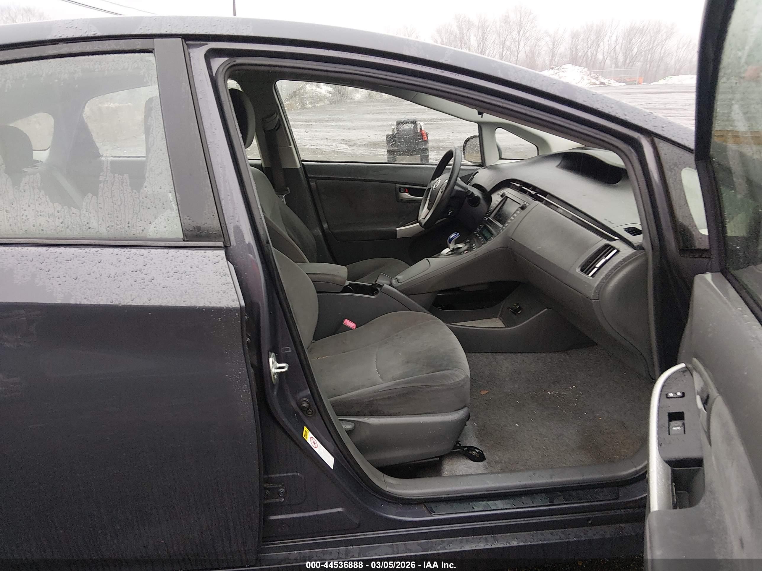 TOYOTA PRIUS image 5