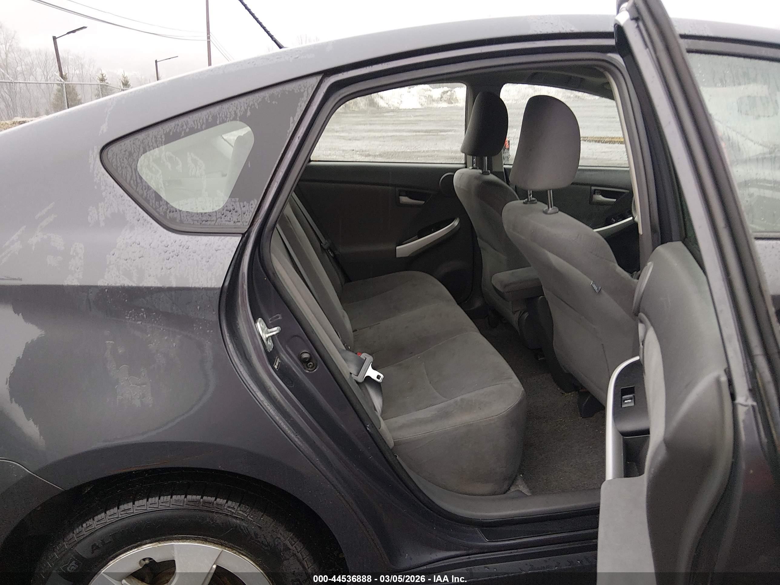 TOYOTA PRIUS image 8