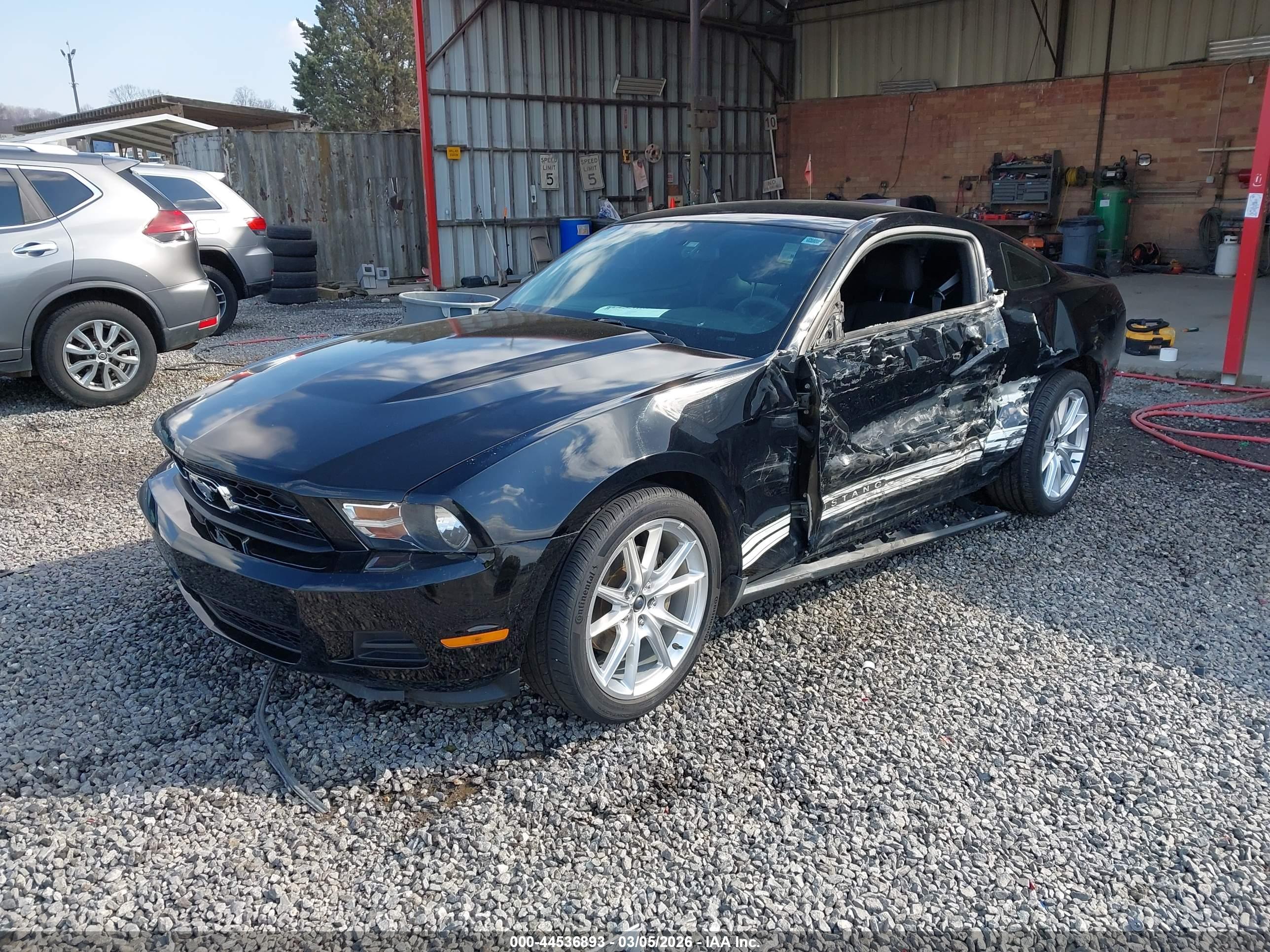 FORD MUSTANG image 2