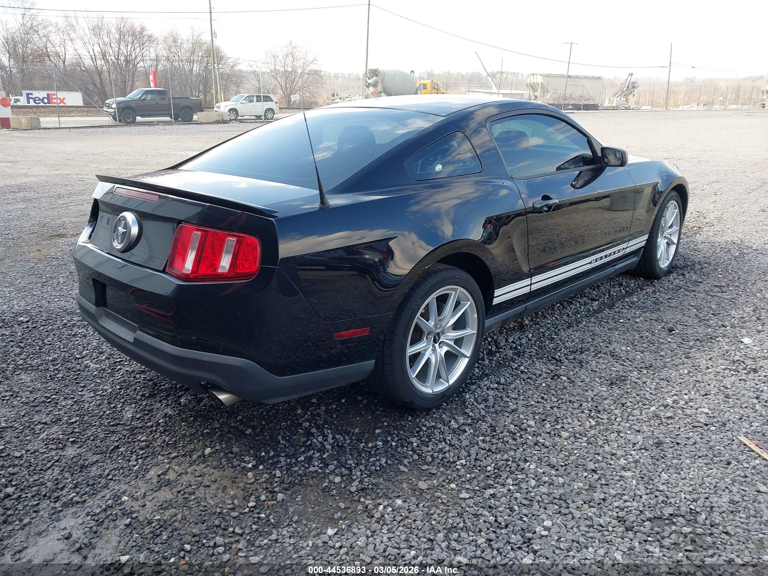 FORD MUSTANG image 4