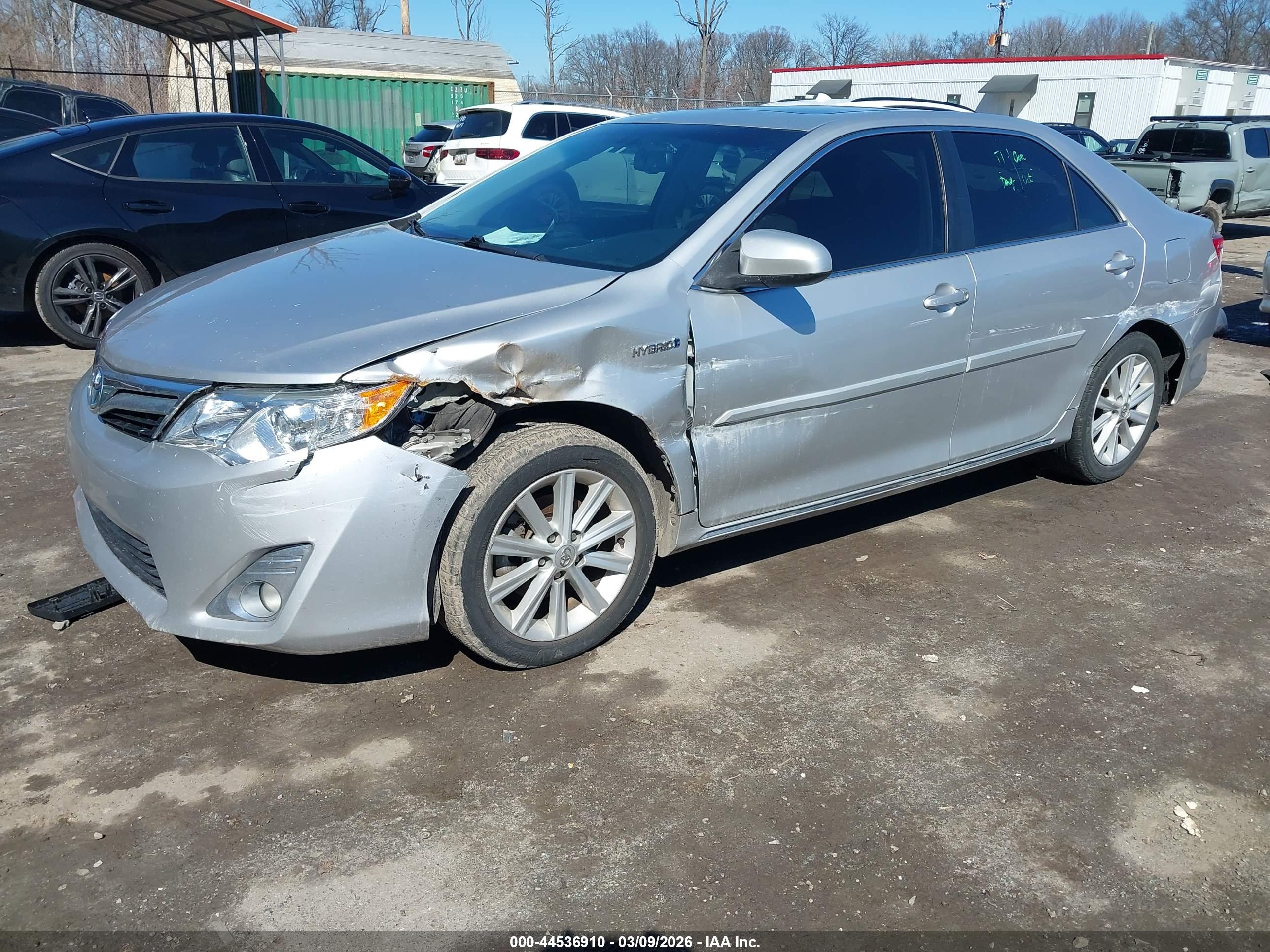 TOYOTA CAMRY image 2
