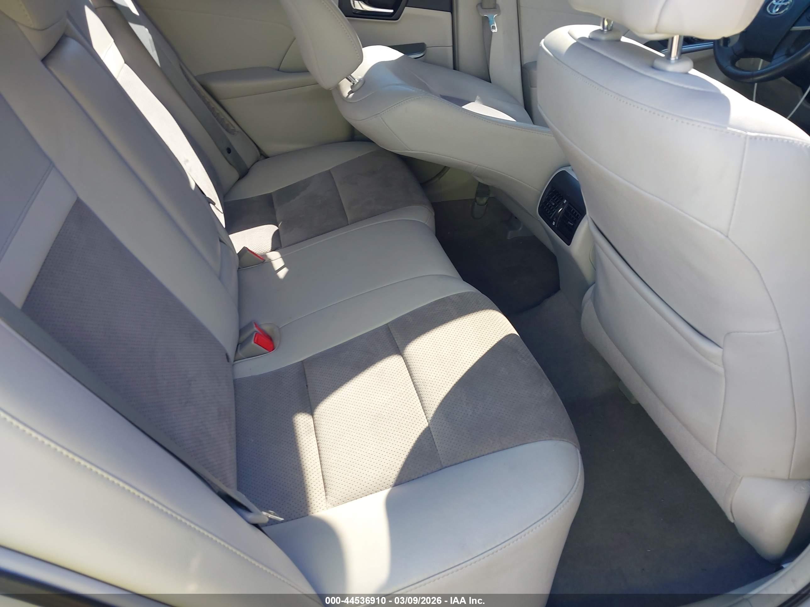 TOYOTA CAMRY image 8