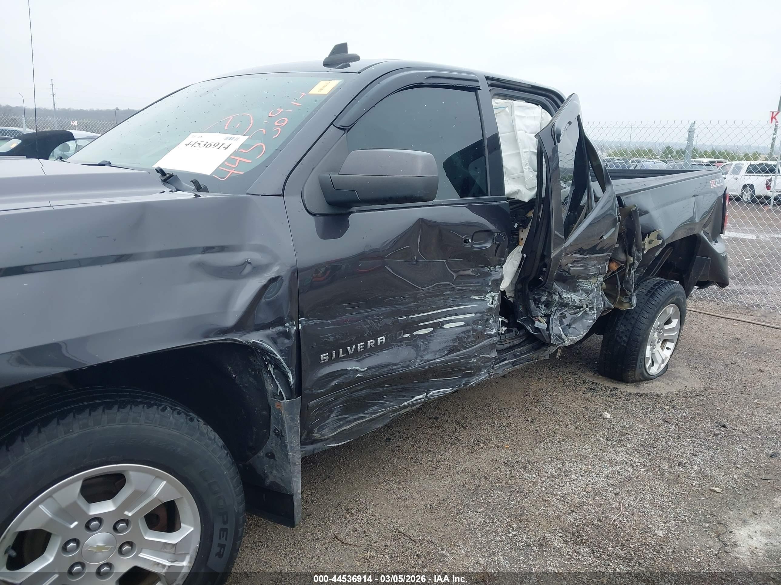 CHEVROLET SILVERADO image 6