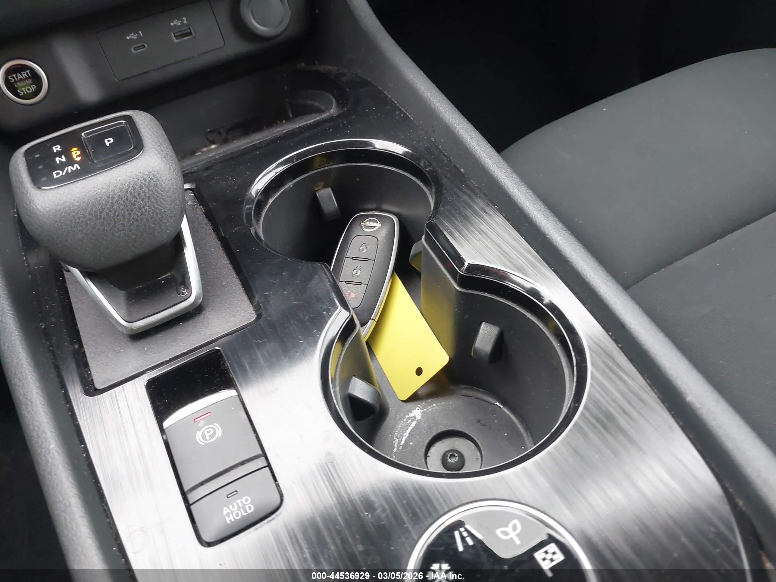 NISSAN ROGUE image 11