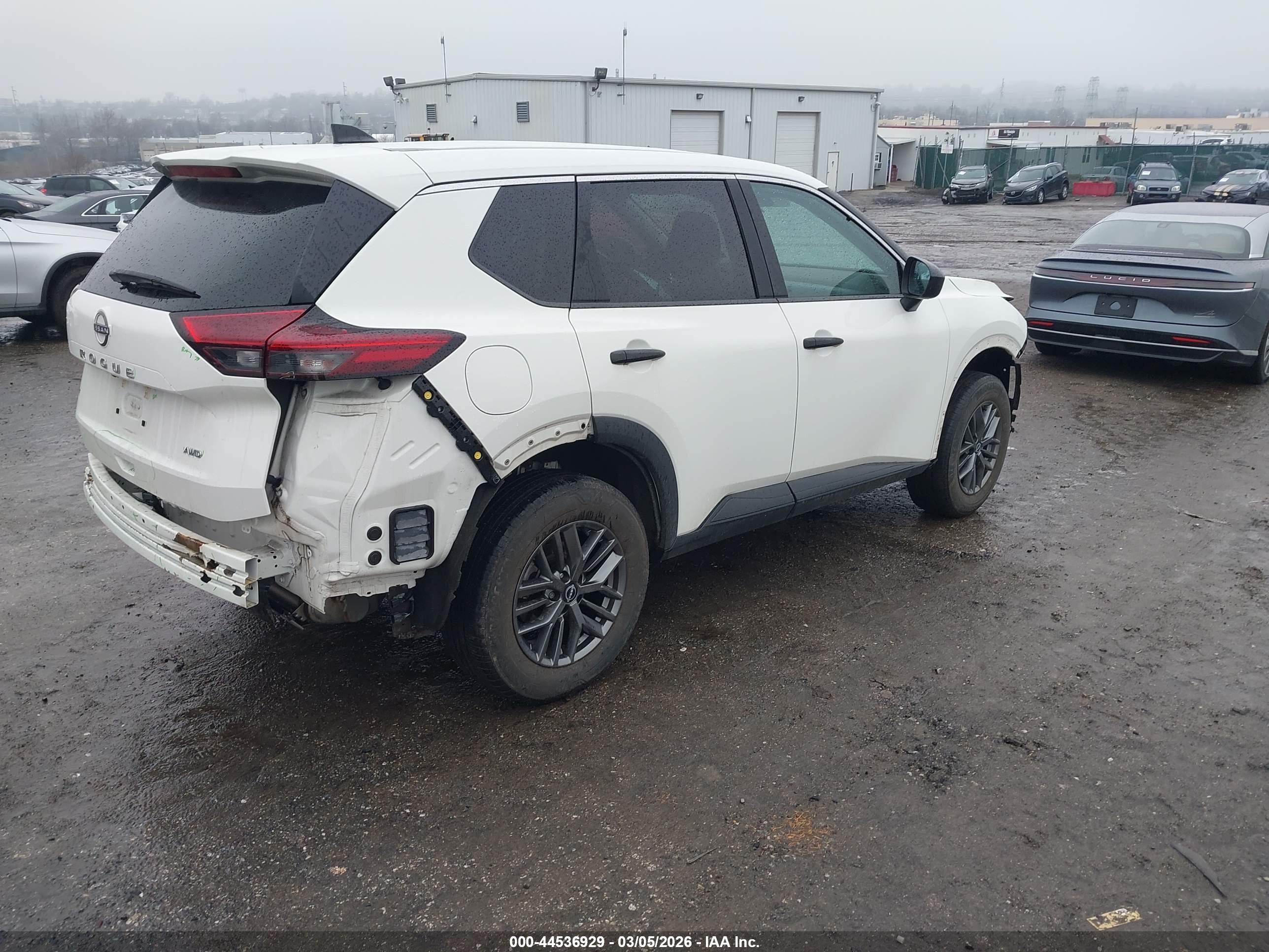 NISSAN ROGUE image 4