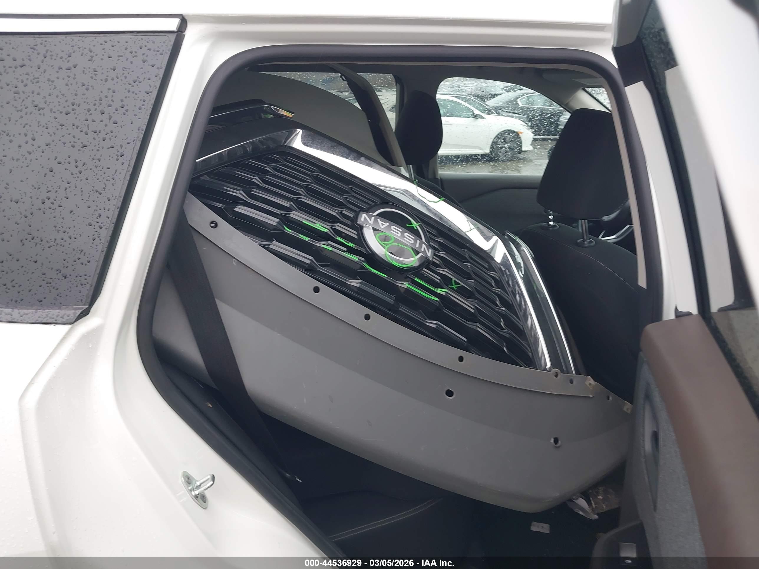 NISSAN ROGUE image 8