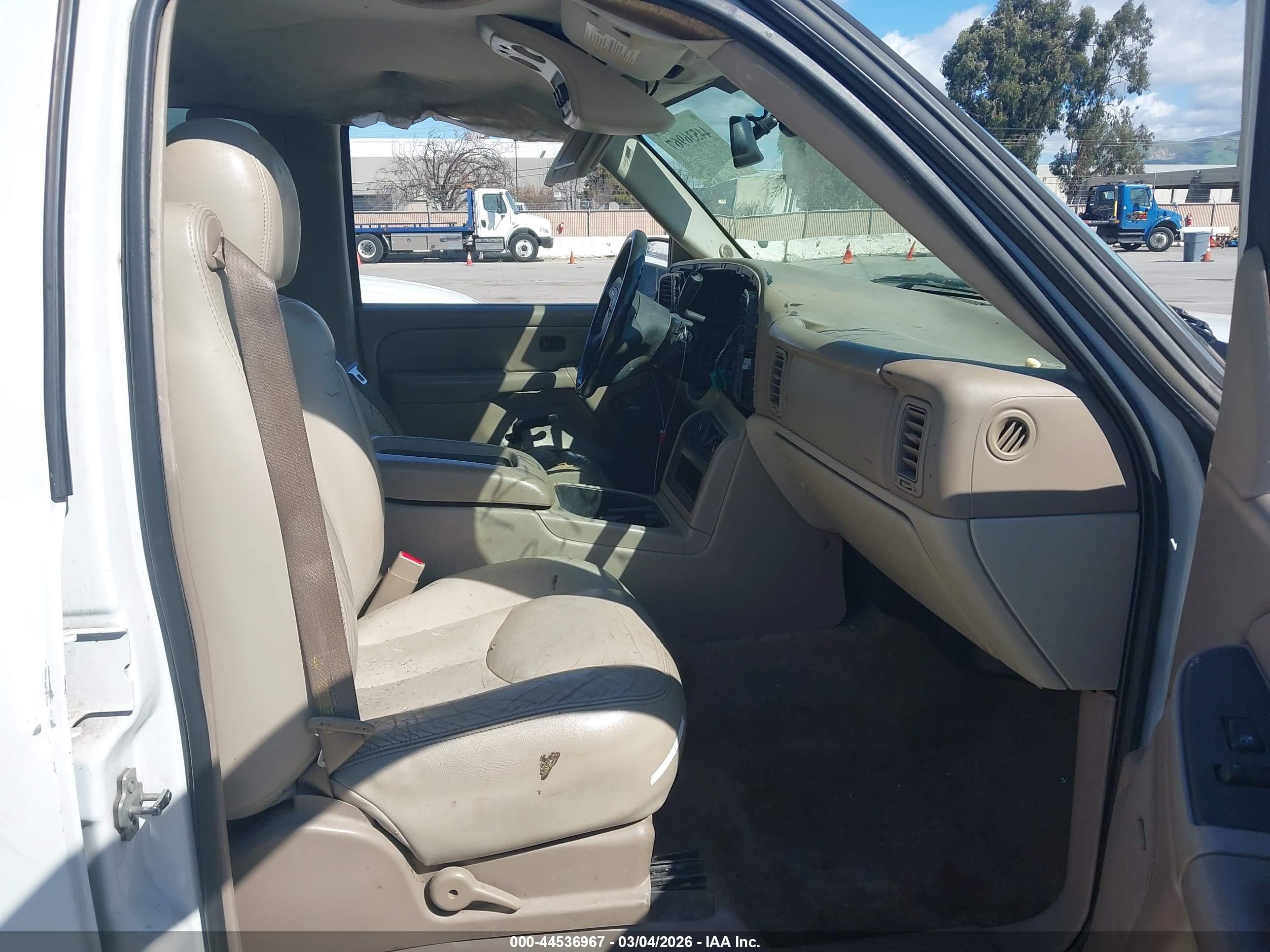 GMC YUKON image 5