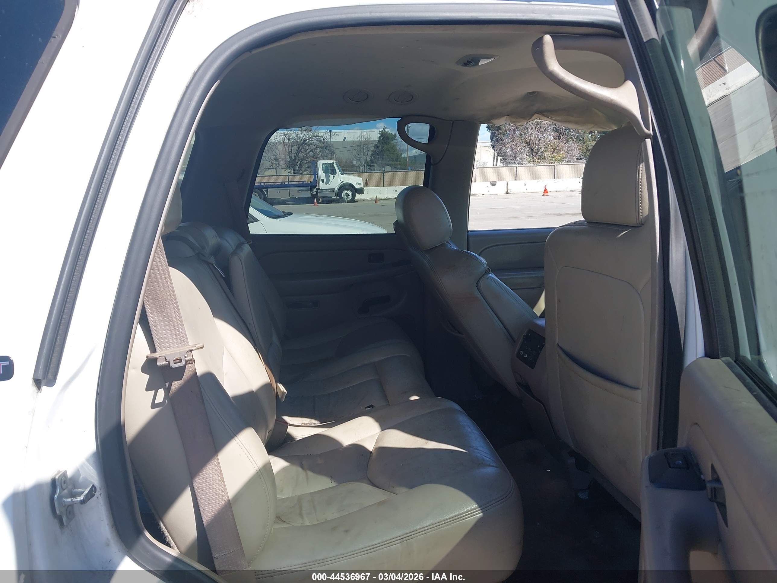 GMC YUKON image 8