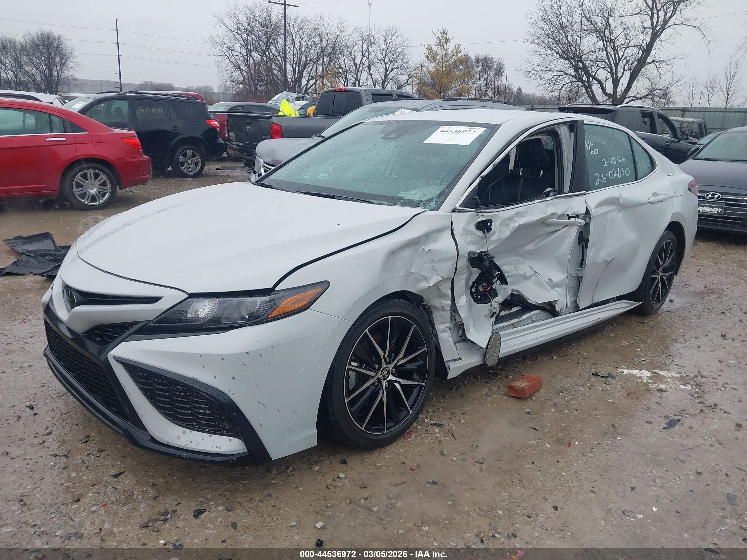 TOYOTA CAMRY image 2