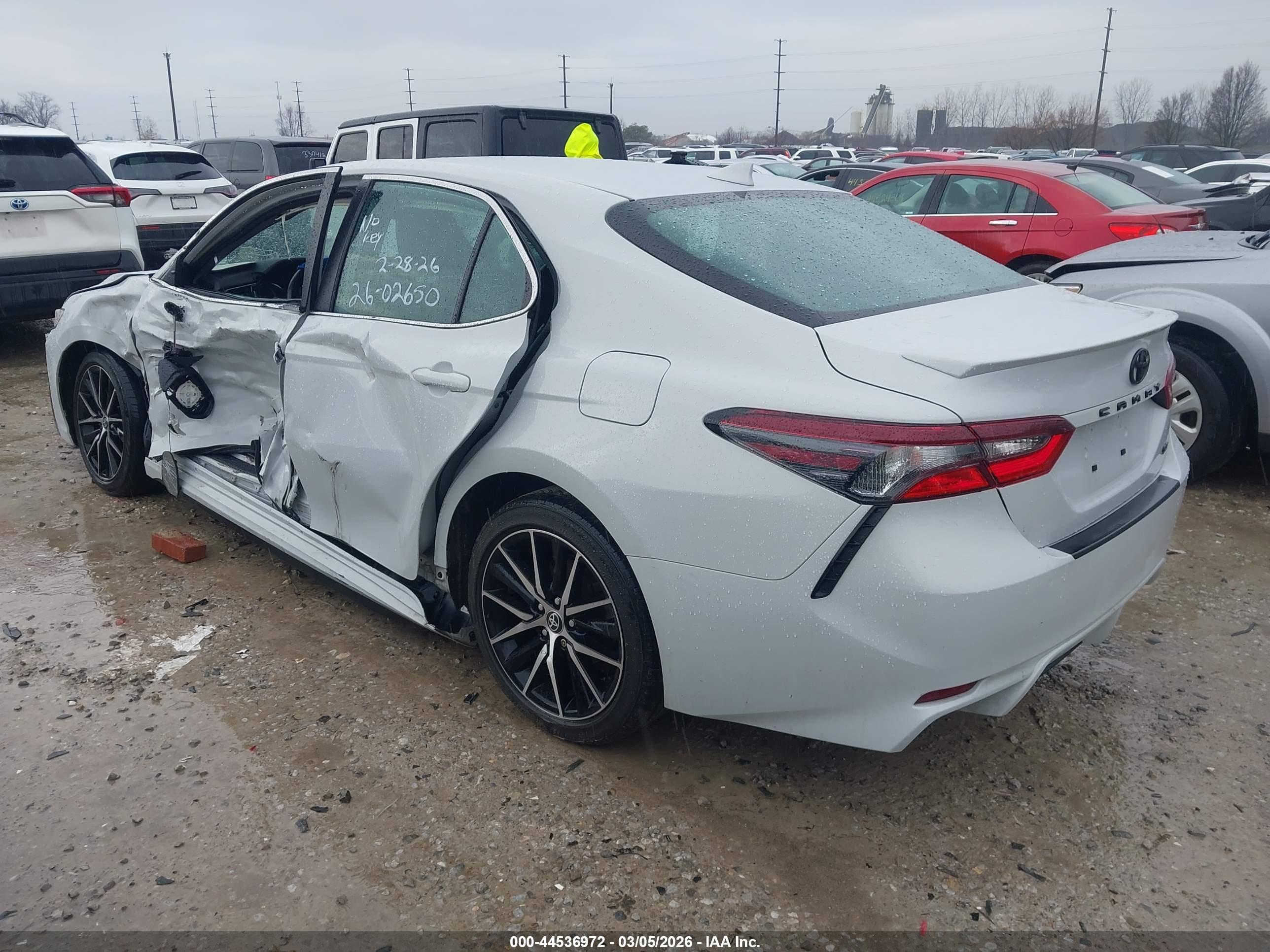 TOYOTA CAMRY image 3