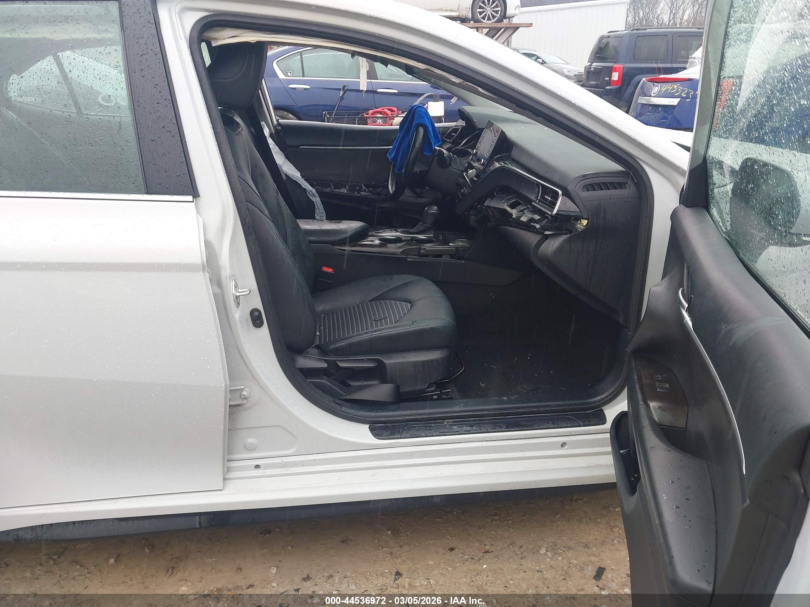 TOYOTA CAMRY image 5