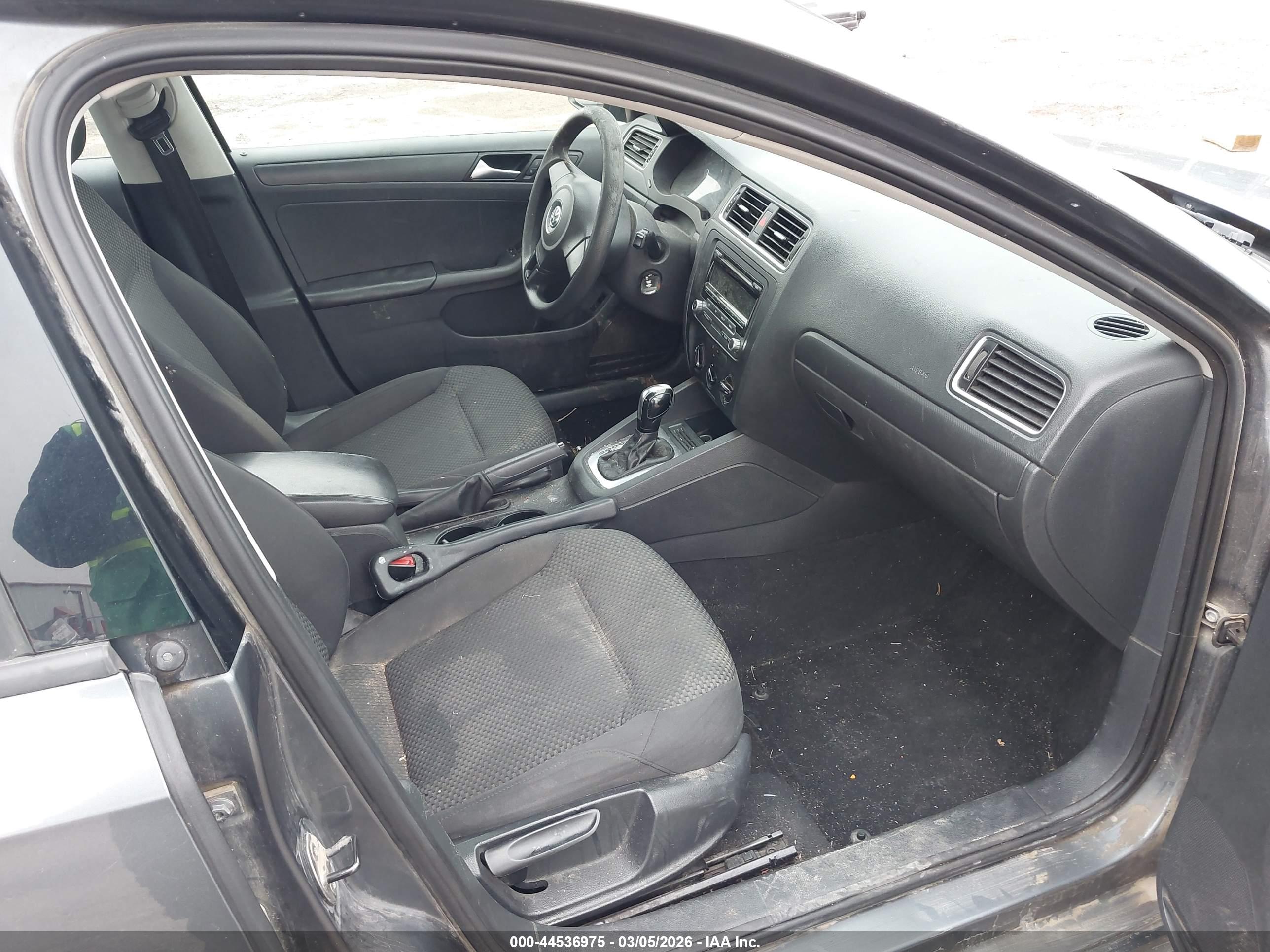 VOLKSWAGEN JETTA image 5