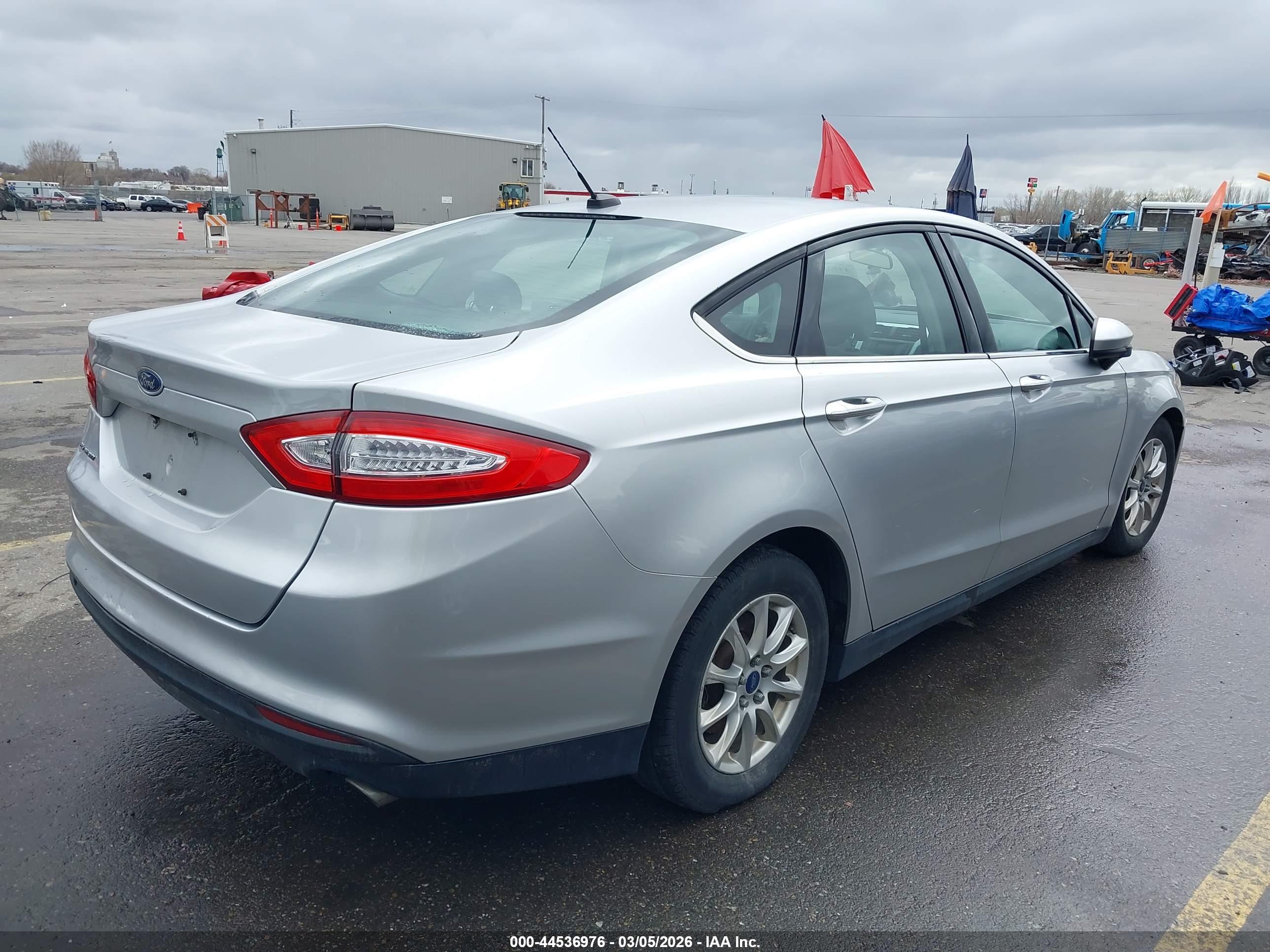 FORD FUSION image 4