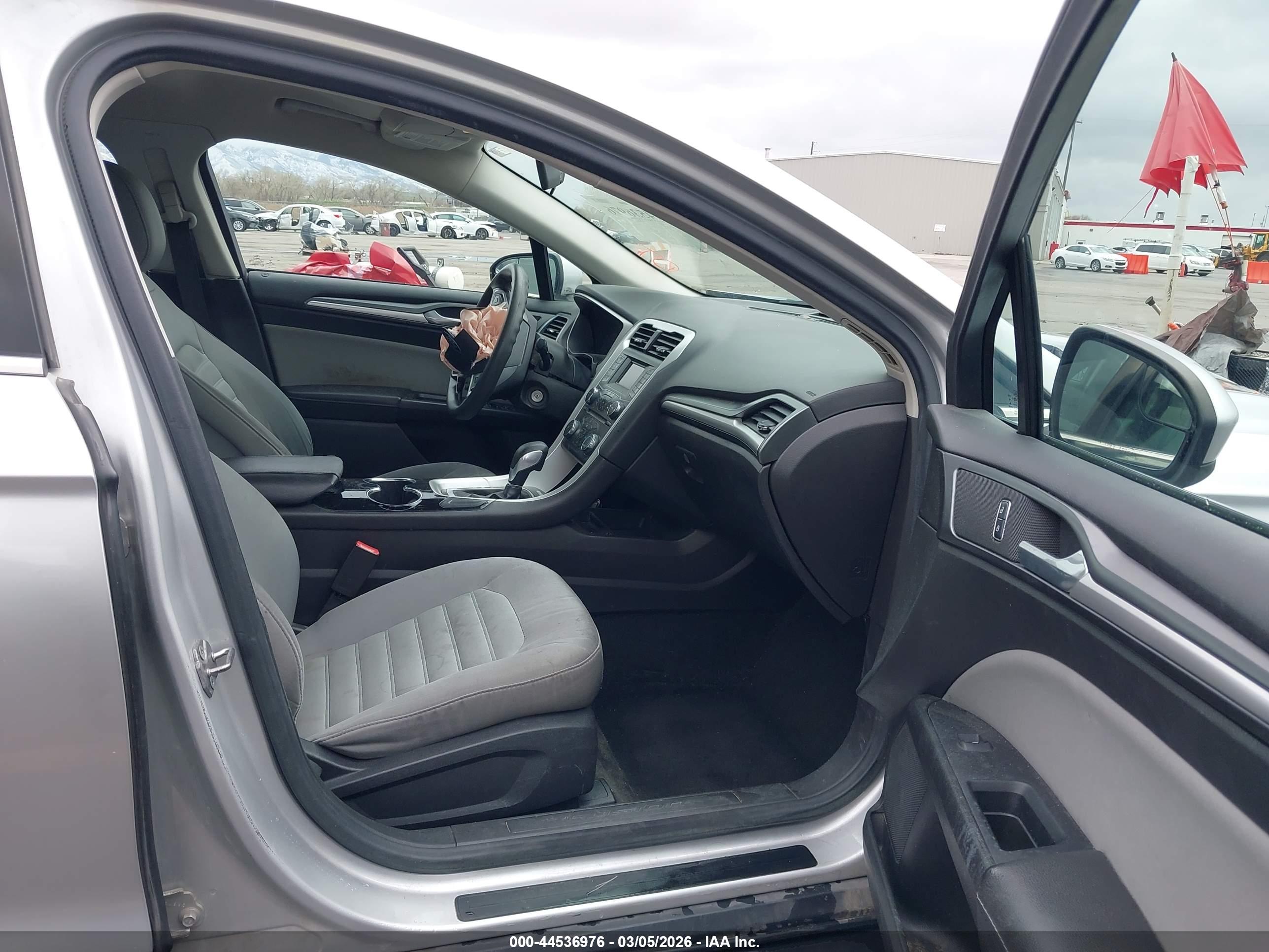 FORD FUSION image 5
