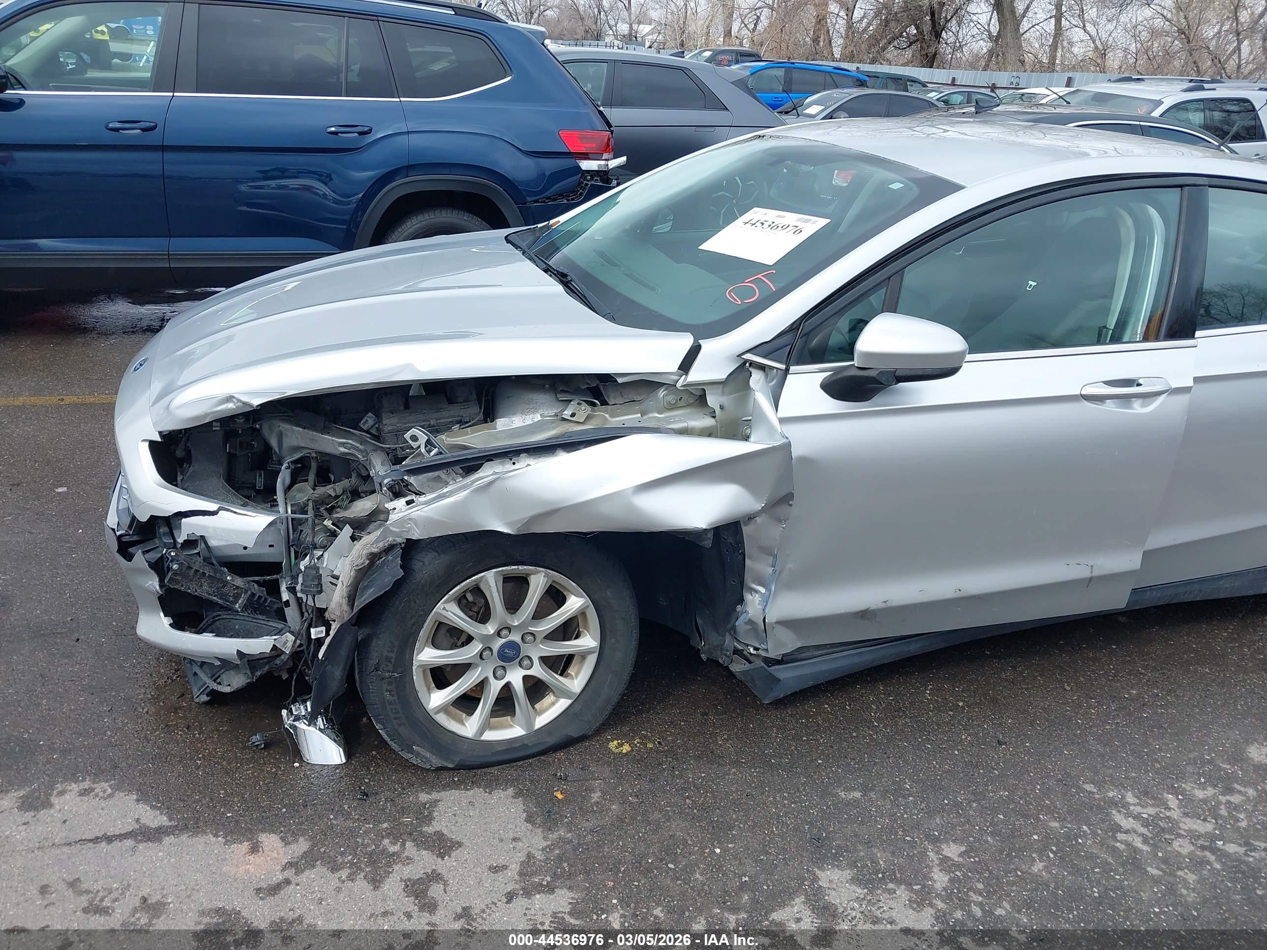 FORD FUSION image 6
