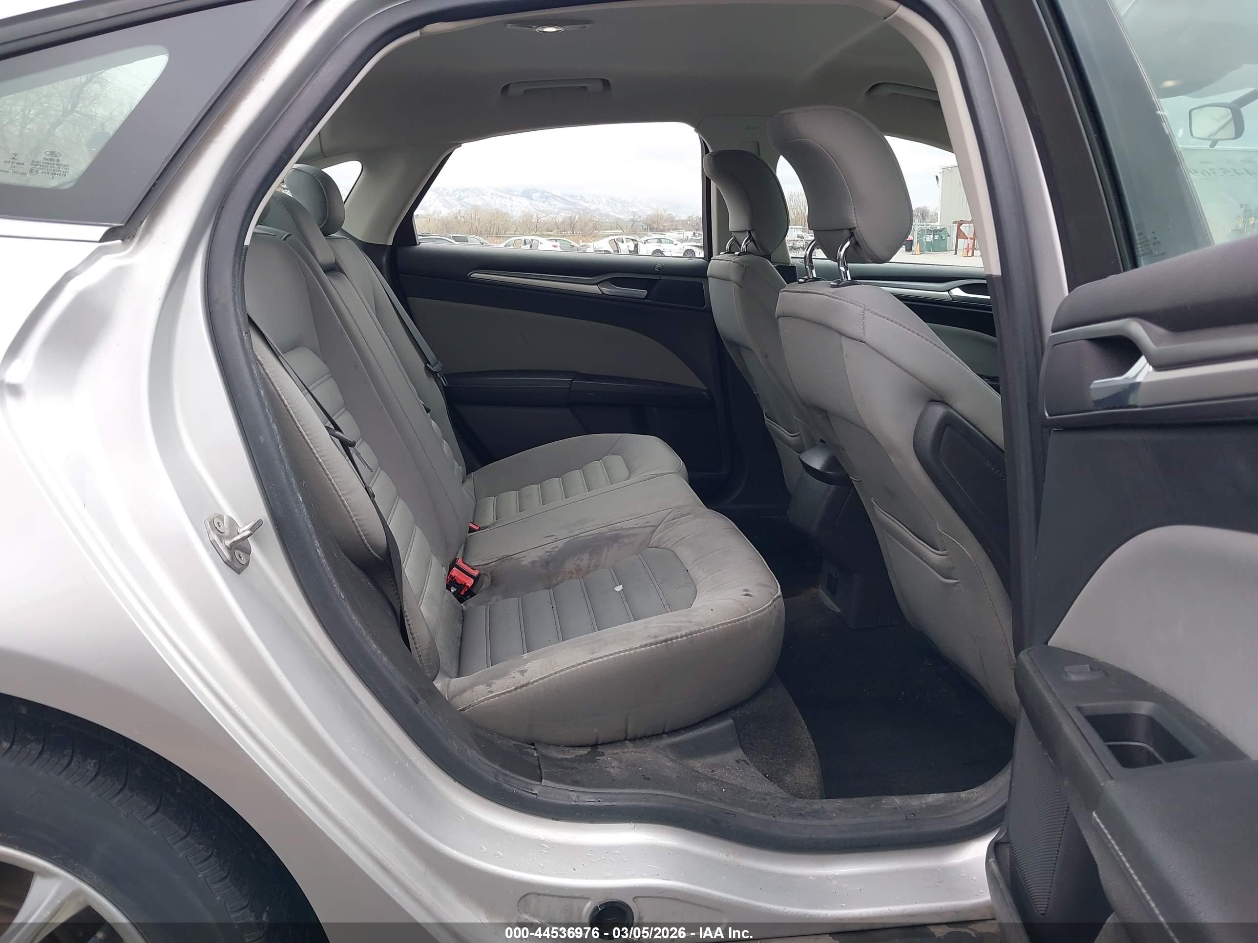 FORD FUSION image 8
