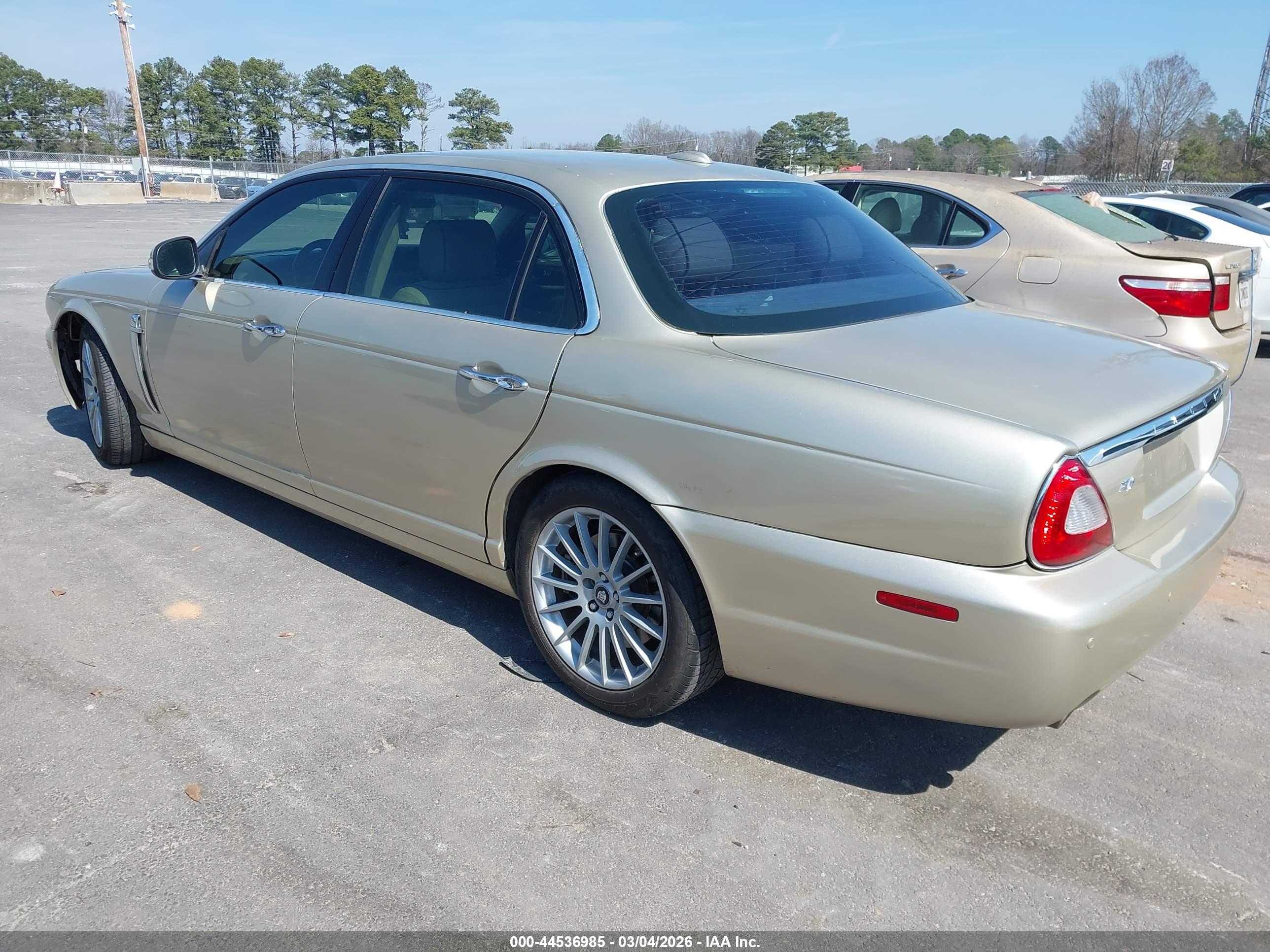 JAGUAR XJ image 3