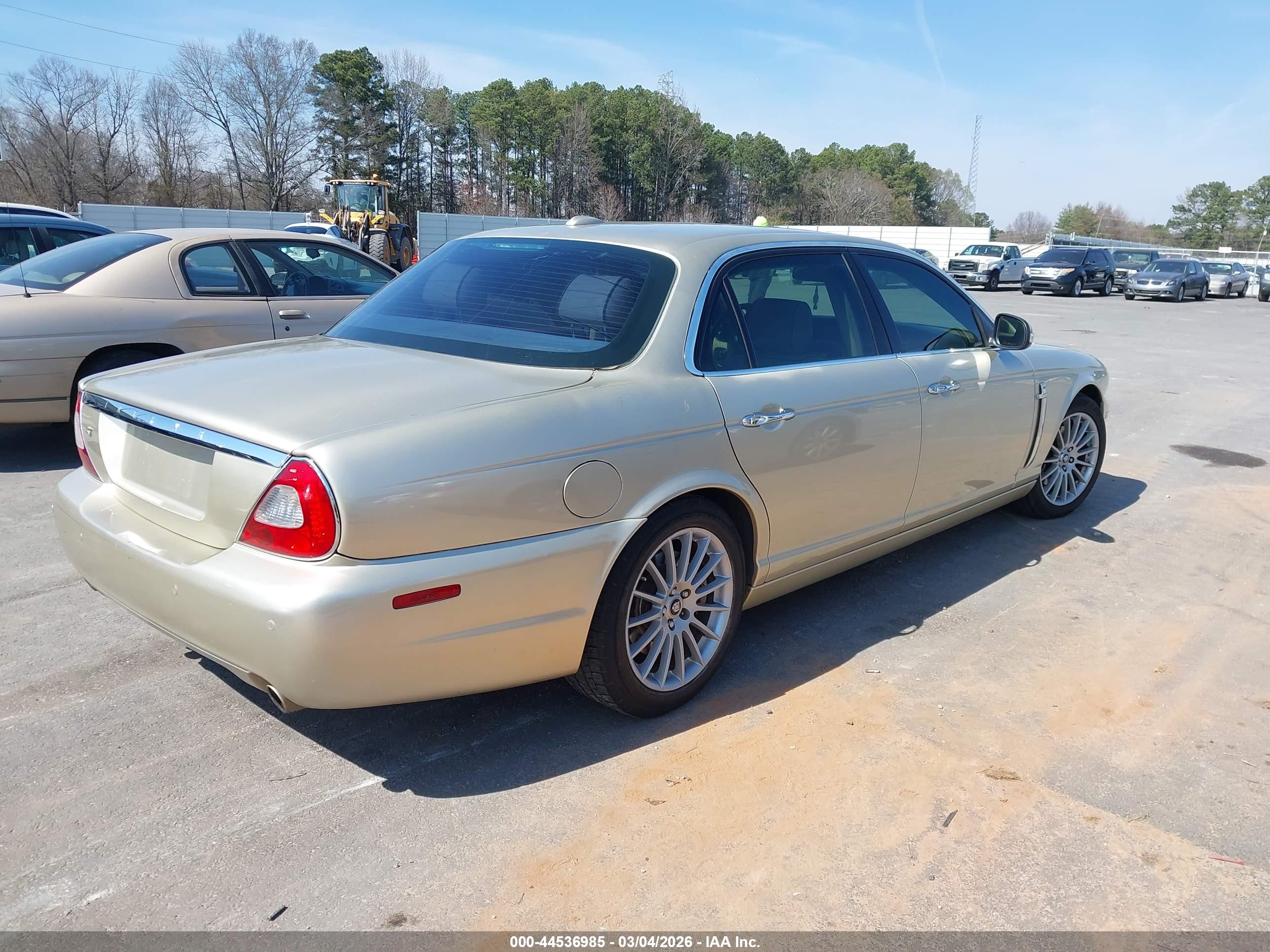 JAGUAR XJ image 4