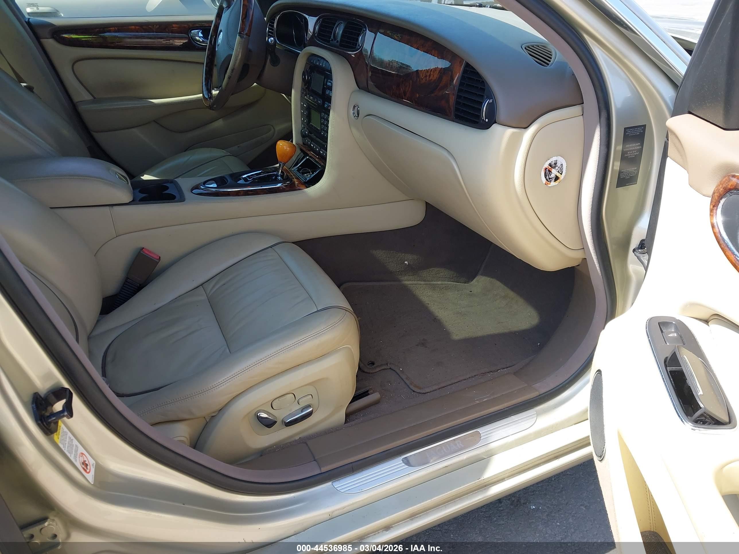 JAGUAR XJ image 5