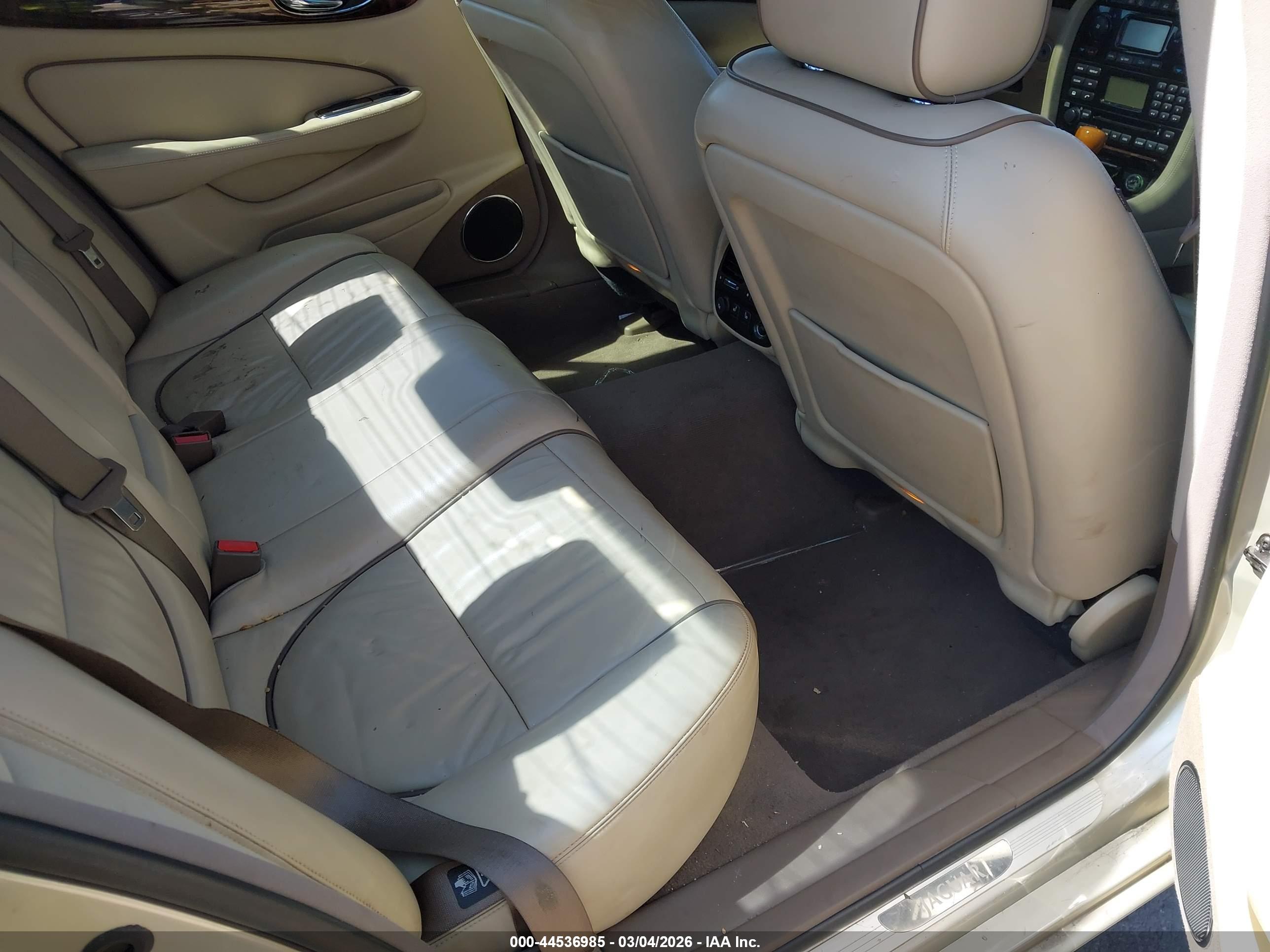 JAGUAR XJ image 8