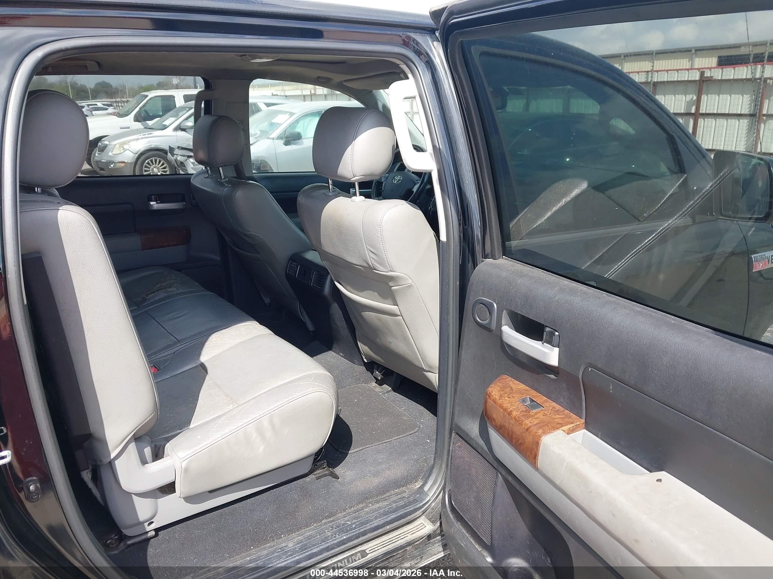 TOYOTA TUNDRA image 8