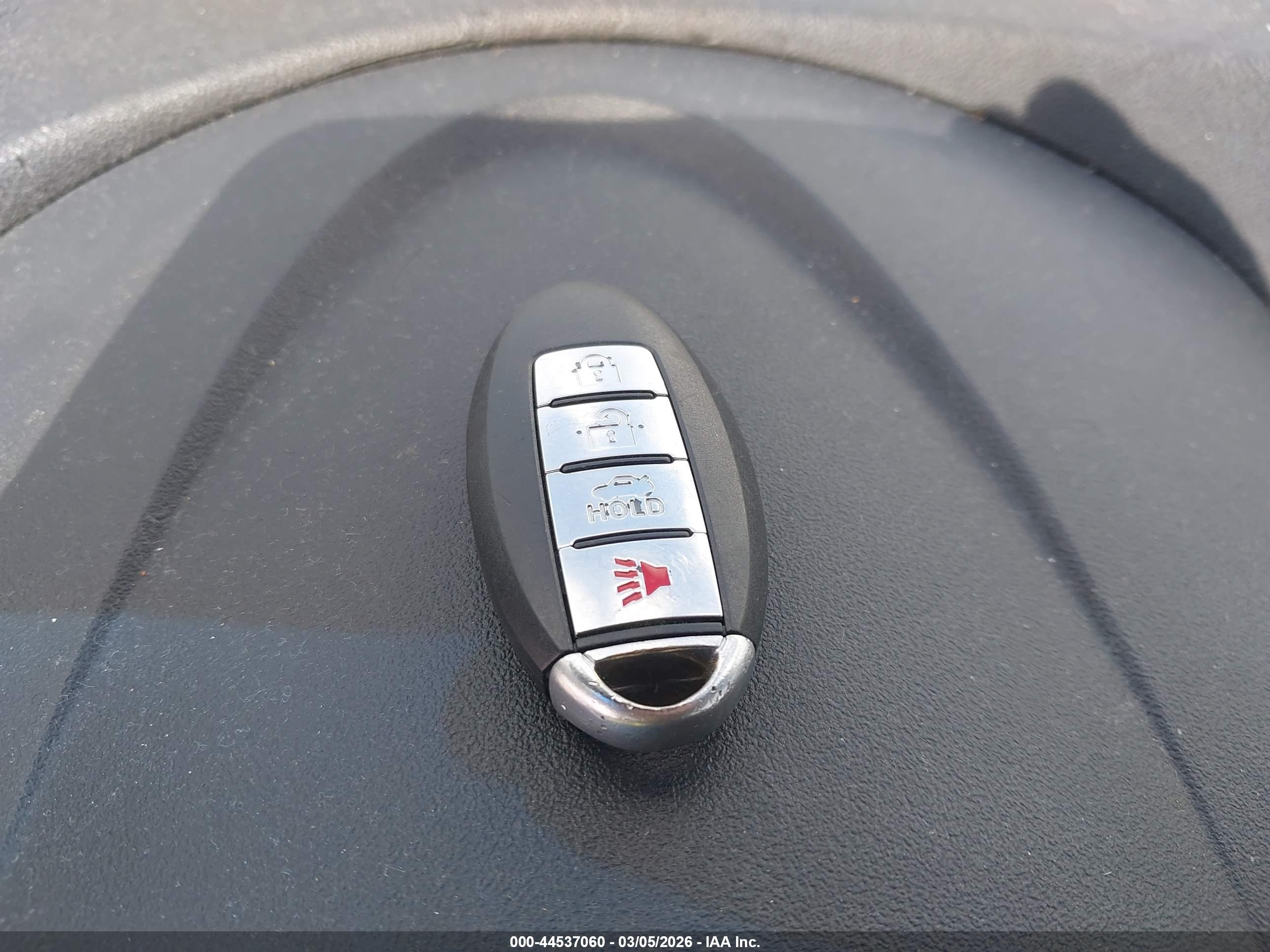 NISSAN MAXIMA image 11
