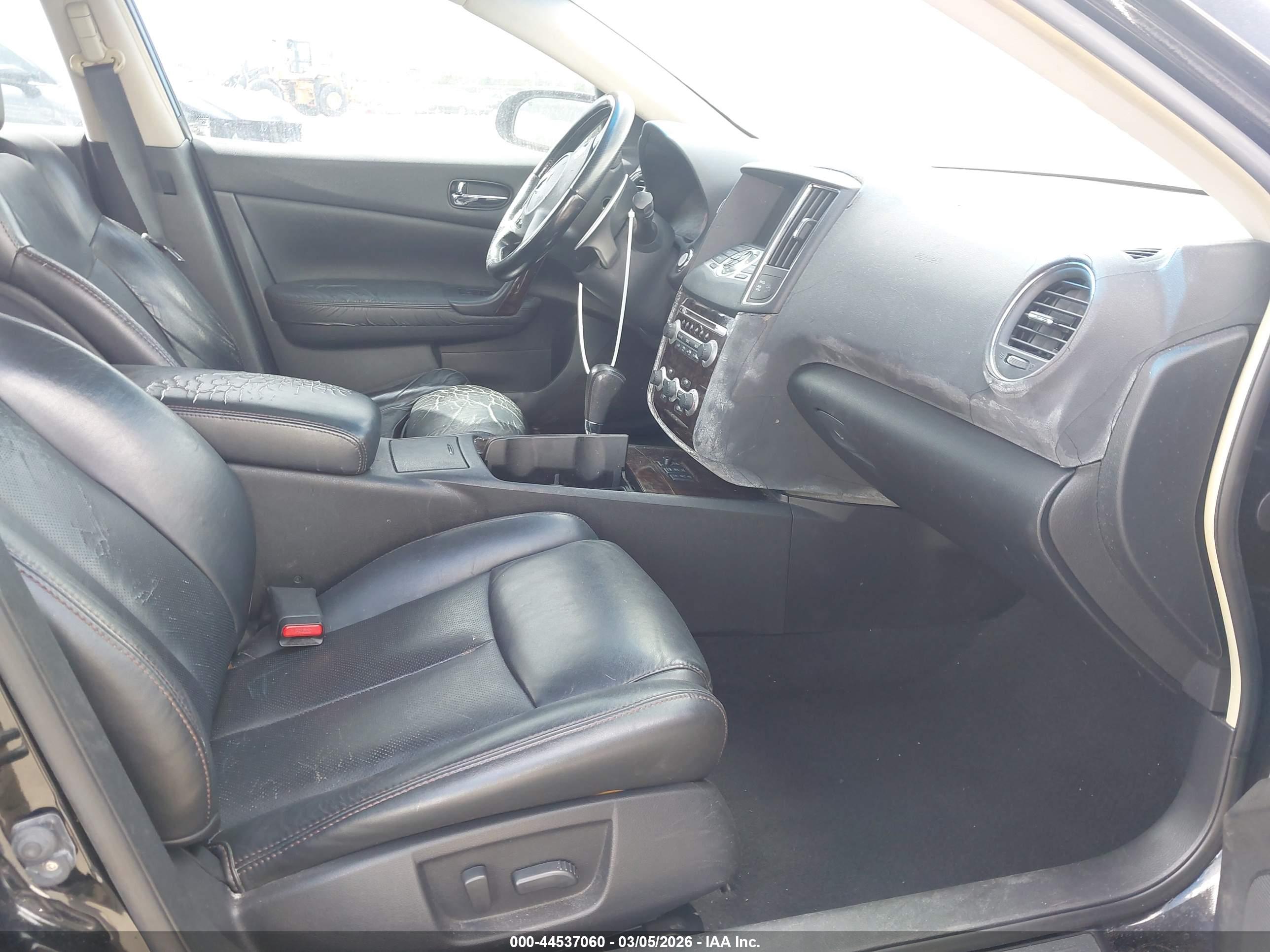 NISSAN MAXIMA image 5