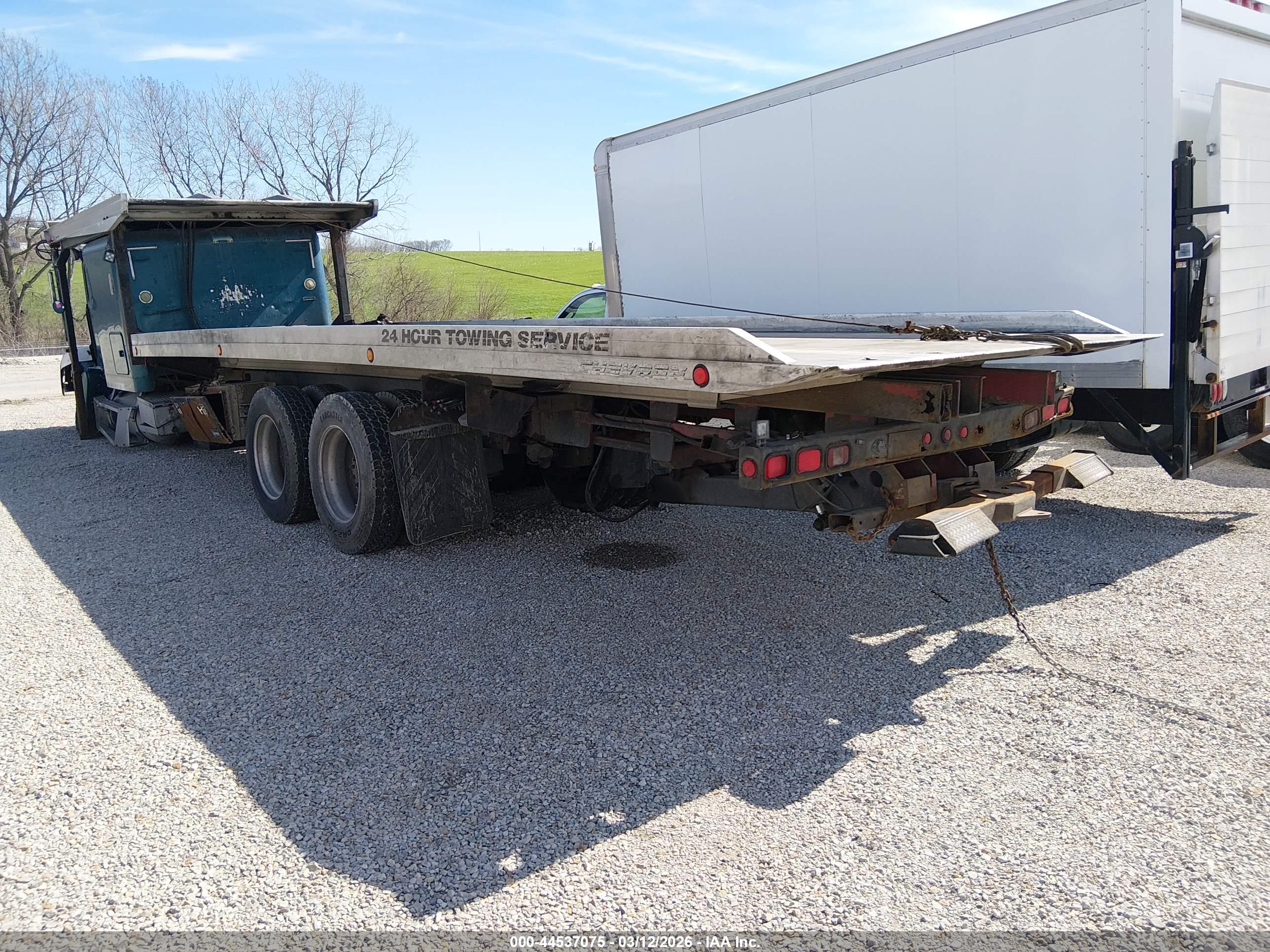 FREIGHTLINER CONVENTIONAL image 3