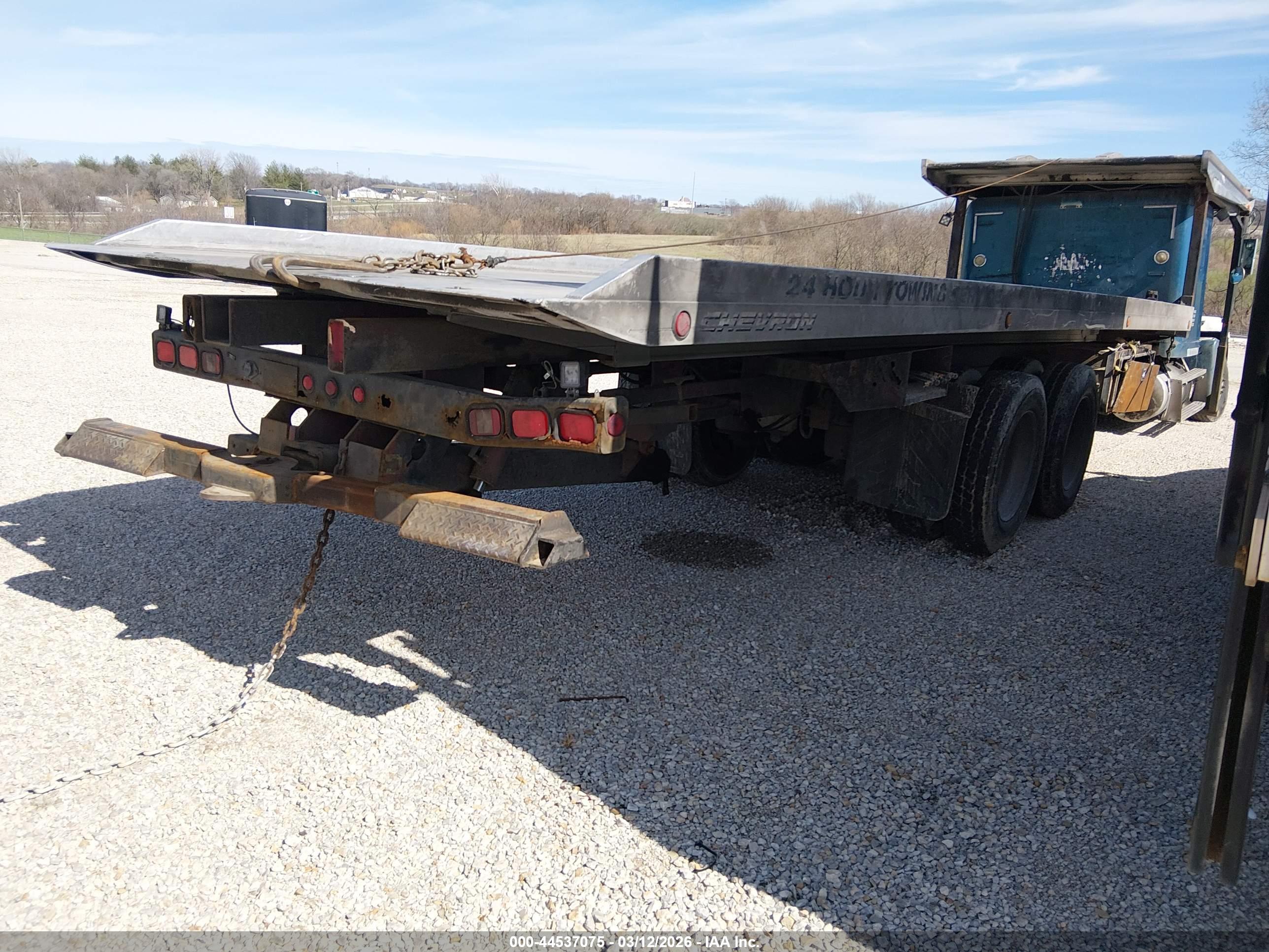 FREIGHTLINER CONVENTIONAL image 4