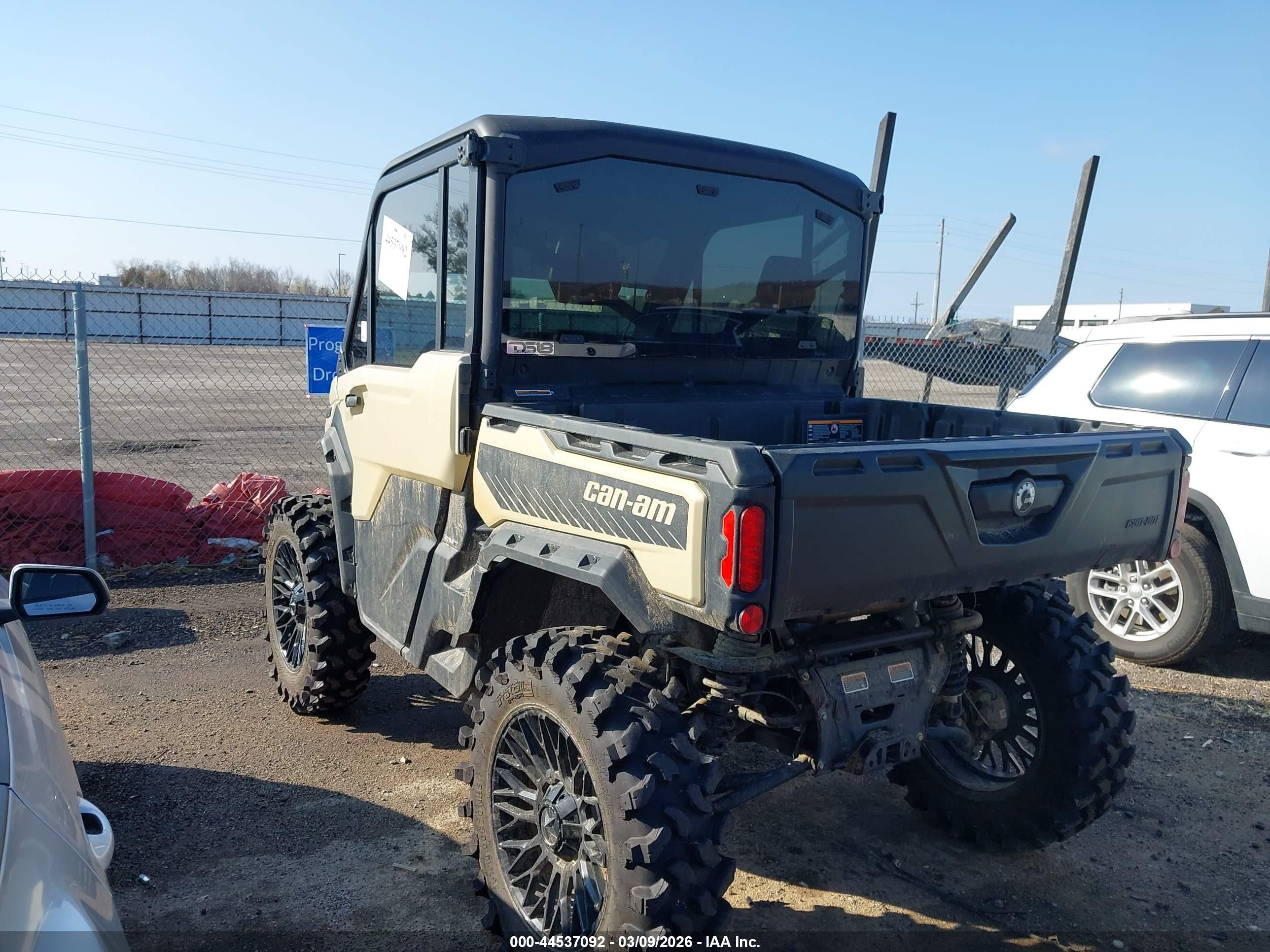 CAN-AM DEFENDER image 3