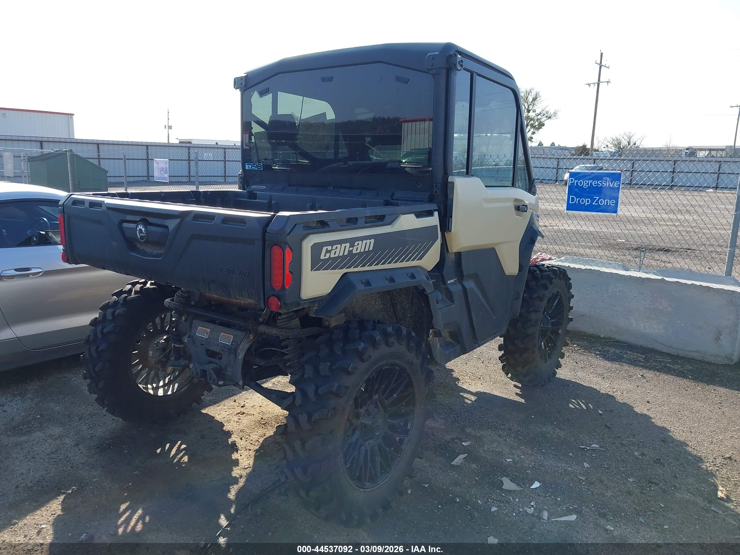 CAN-AM DEFENDER image 4