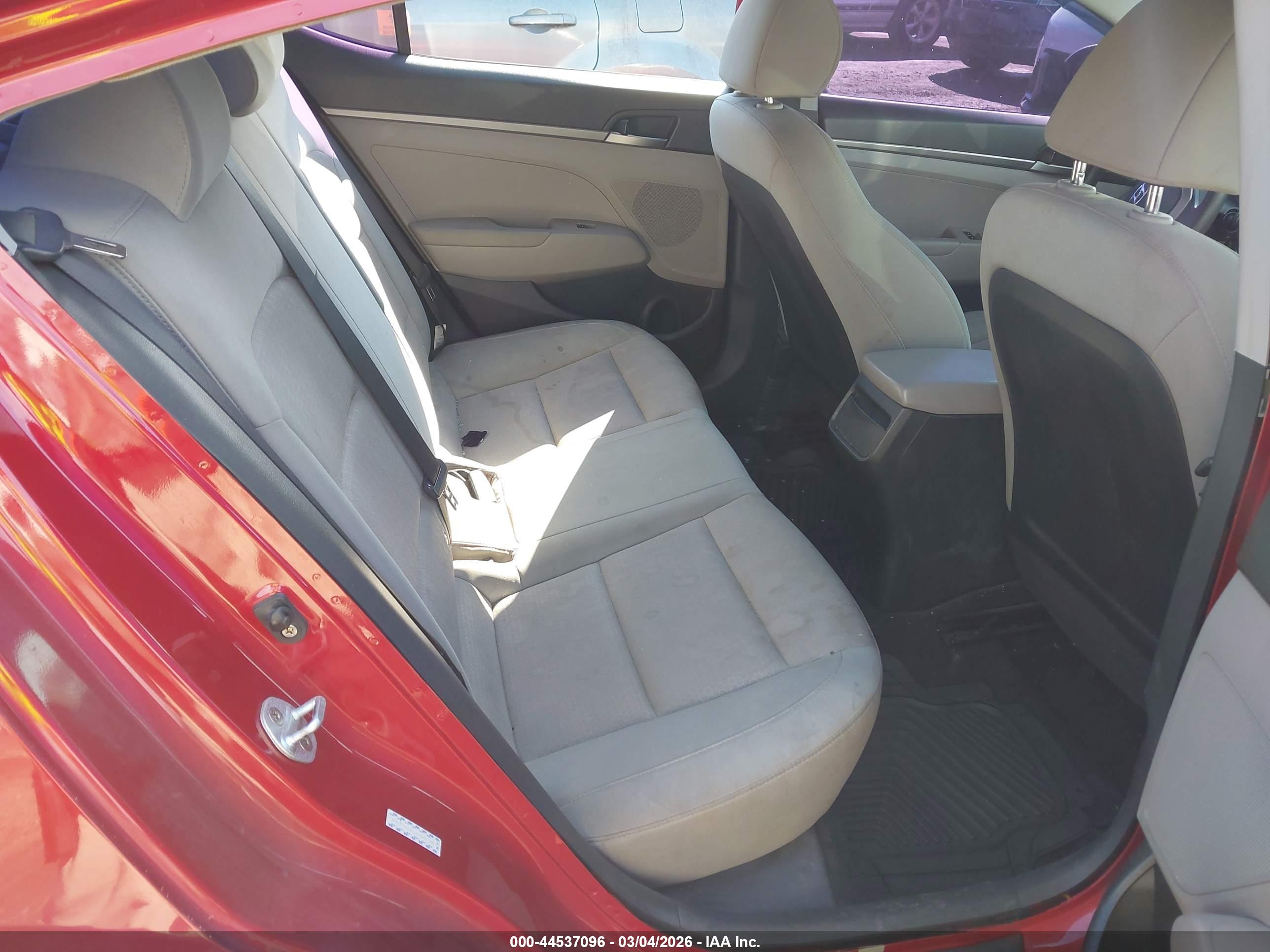 HYUNDAI ELANTRA image 8