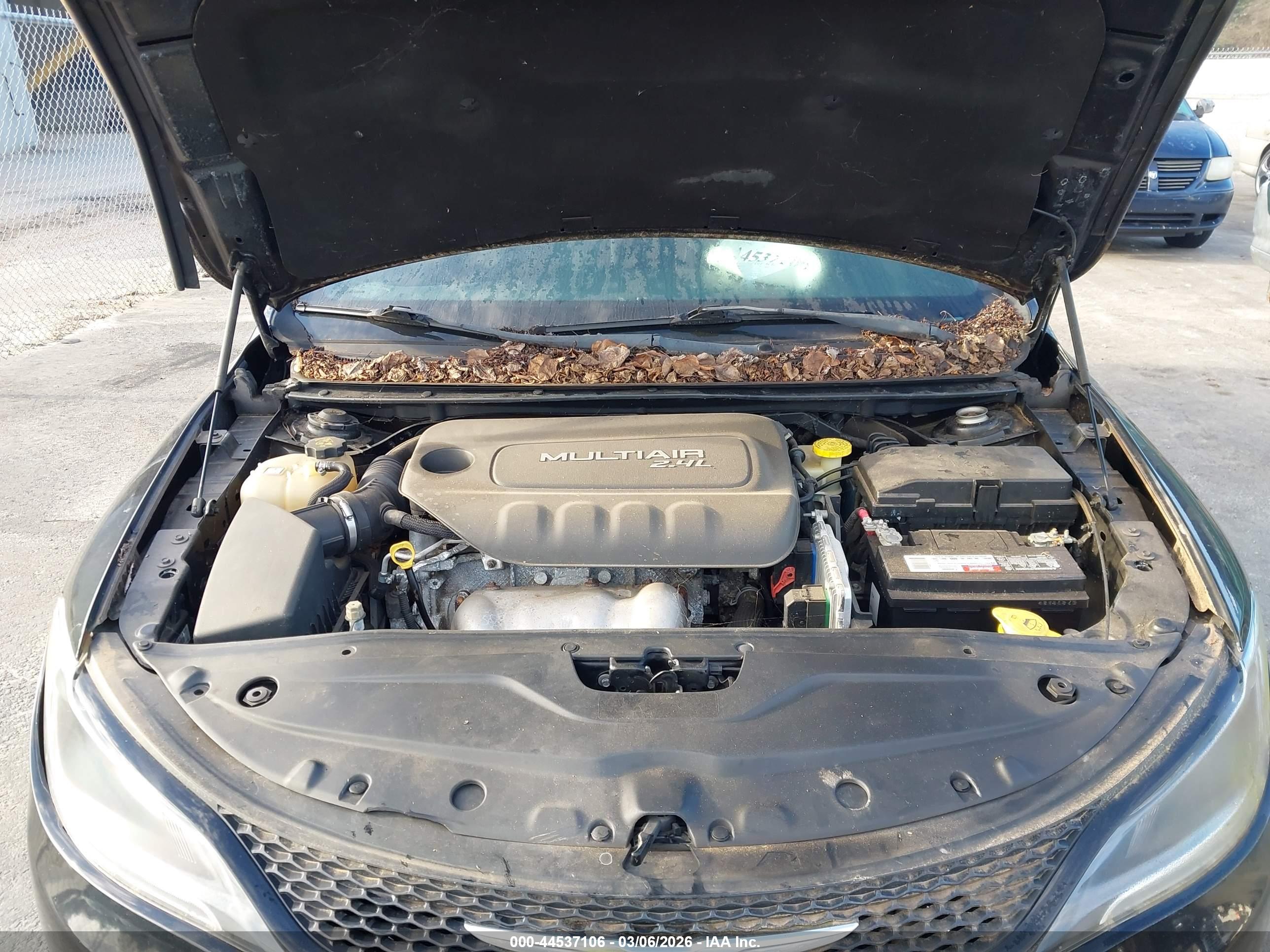 CHRYSLER 200 image 10