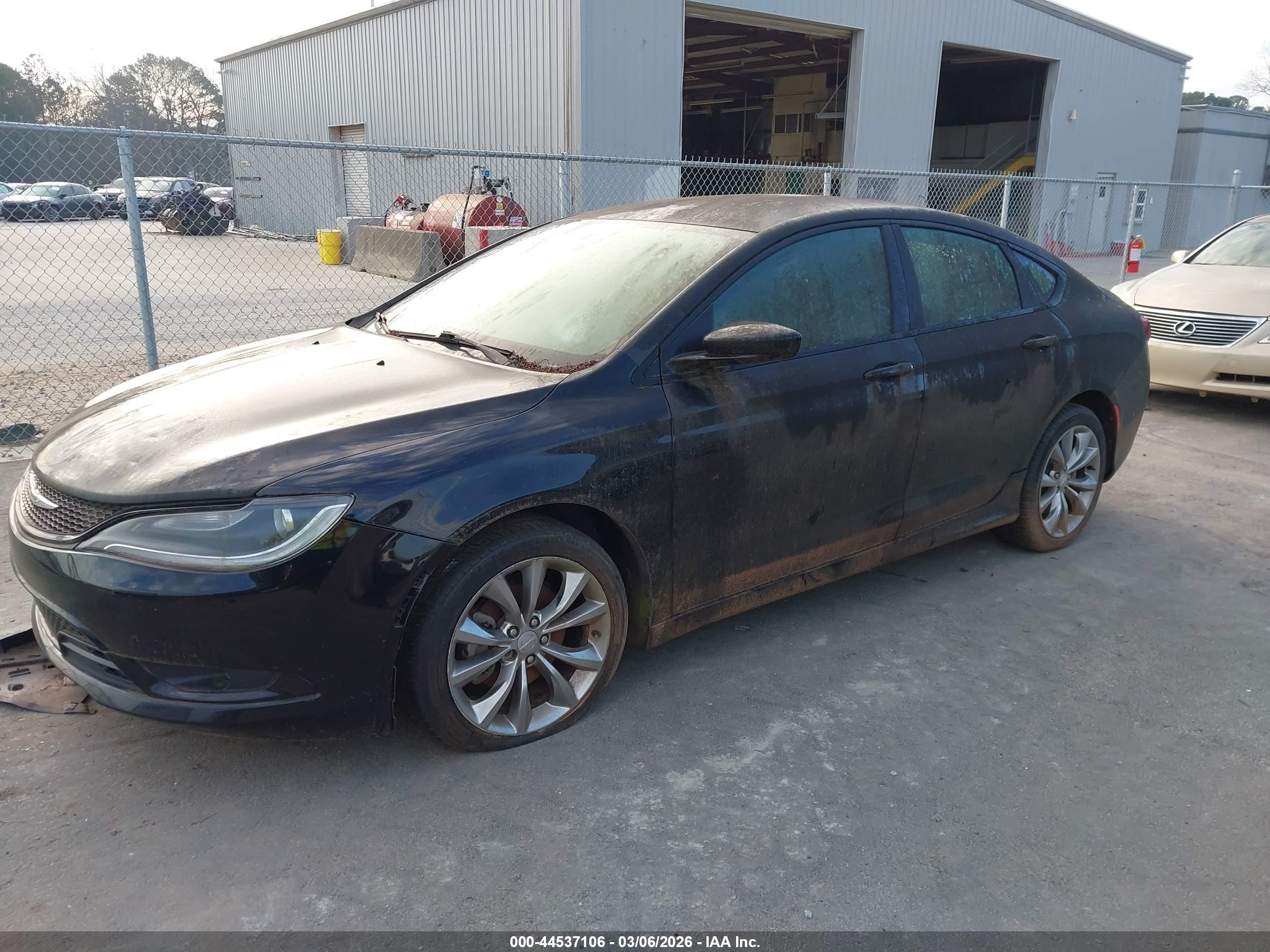 CHRYSLER 200 image 2