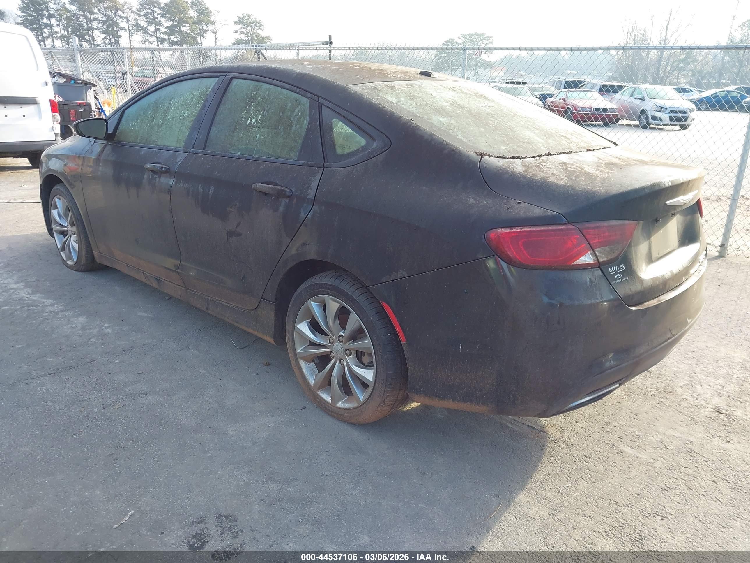 CHRYSLER 200 image 3