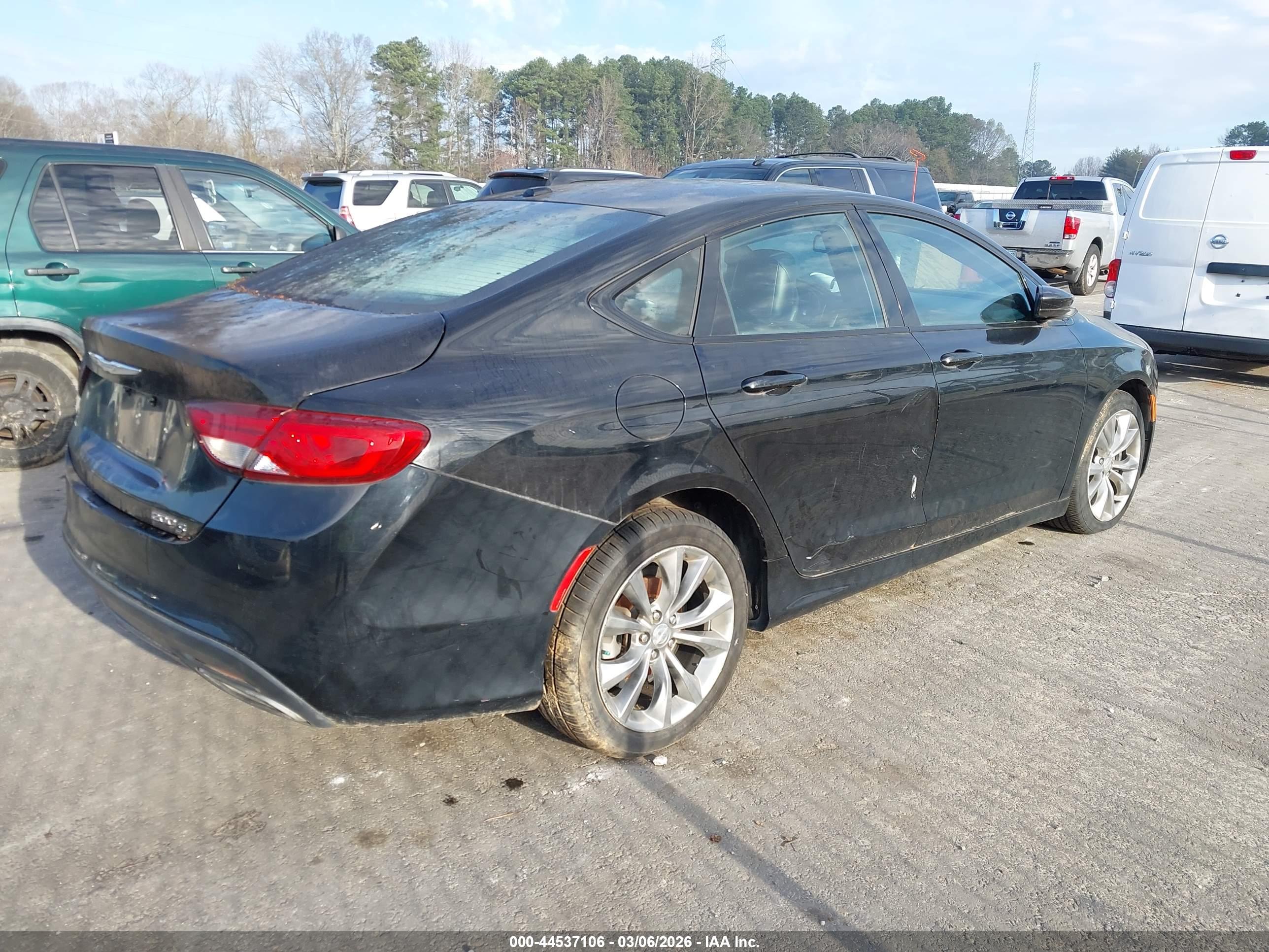 CHRYSLER 200 image 4