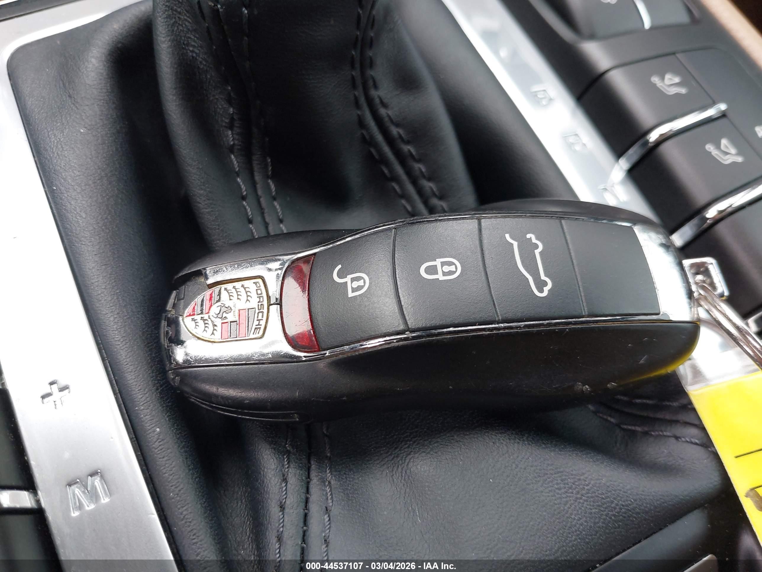 PORSCHE MACAN image 11